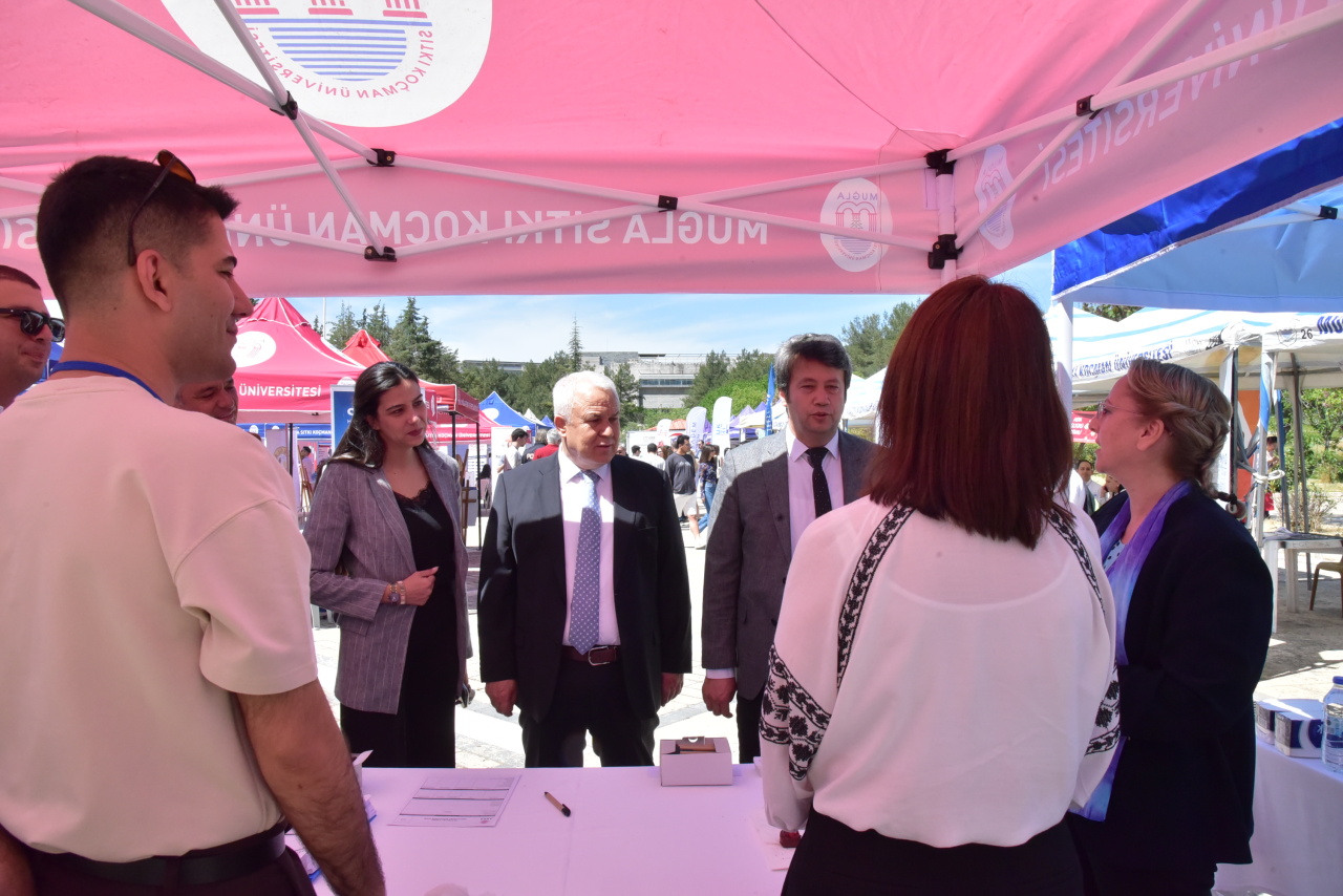 Muğla Sıtkı Koçman Üniversitesi’nde (MSKÜ) öğrenciler ile sektör temsilcilerinin bir araya geldiği “Kariyer Şenliği 2026” etkinliği düzenlendi.