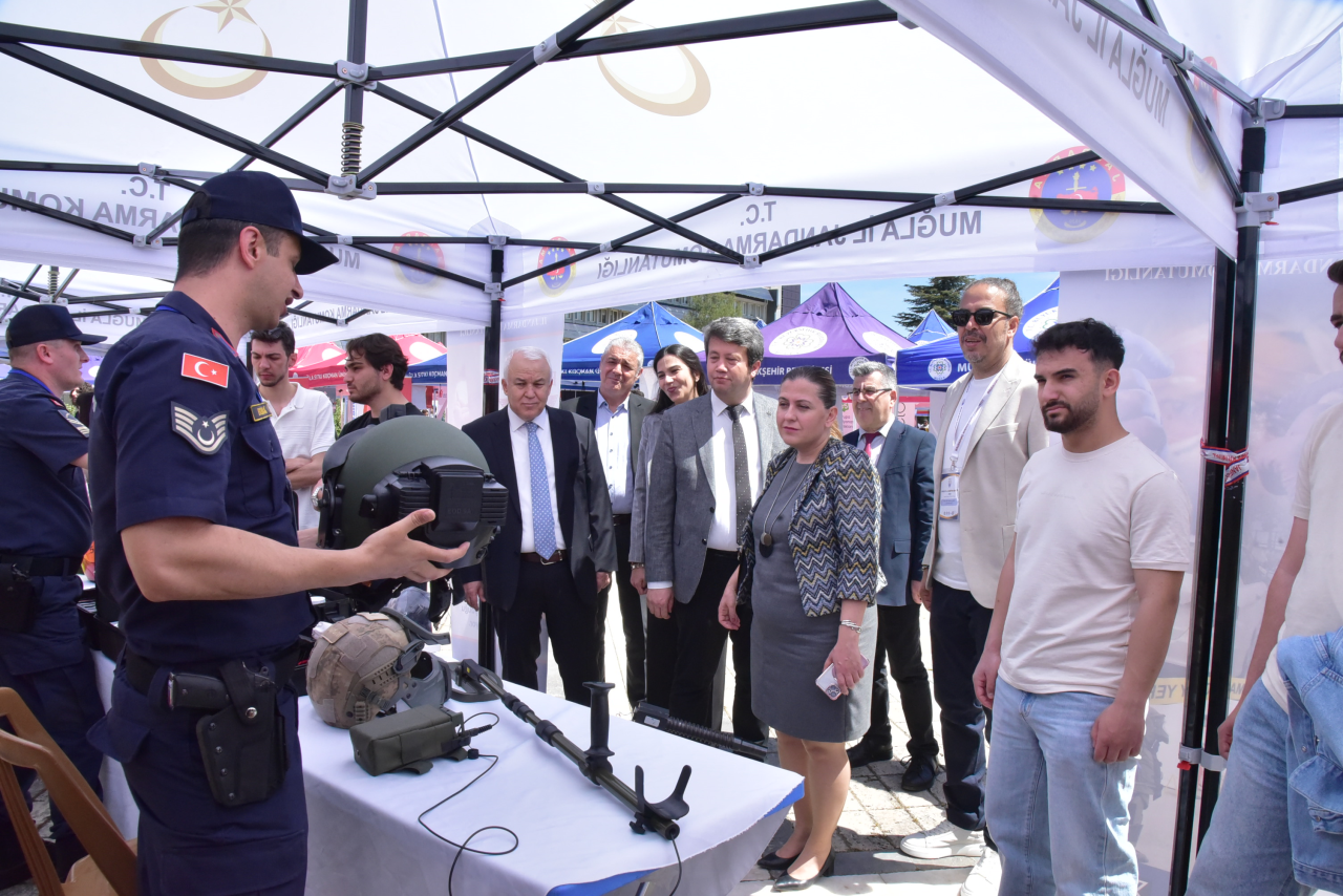 Muğla Sıtkı Koçman Üniversitesi’nde (MSKÜ) öğrenciler ile sektör temsilcilerinin bir araya geldiği “Kariyer Şenliği 2026” etkinliği düzenlendi.