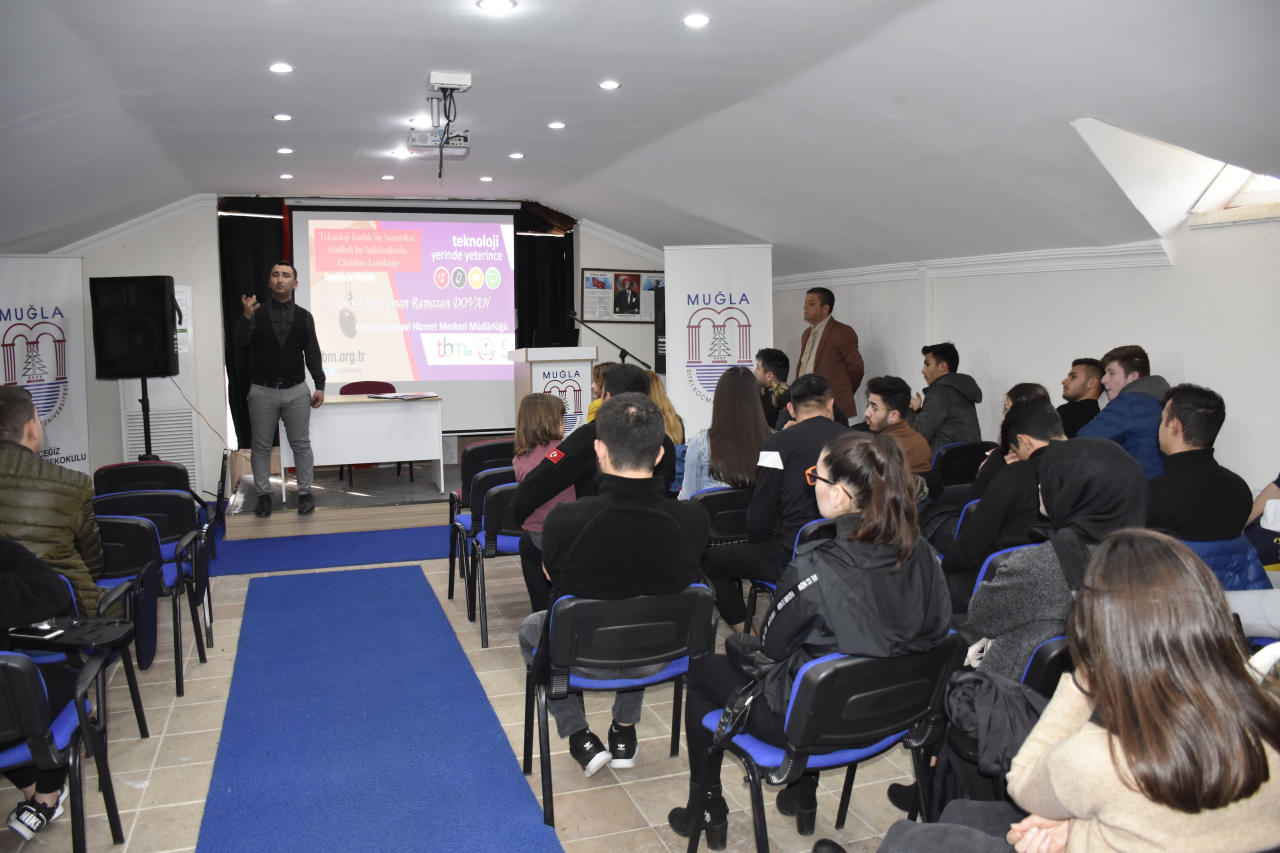 Köyceğiz Meslek Yüksekokulu Müdürlüğü öğrencilerine Teknoloji Bağımlılığı semineri verildi