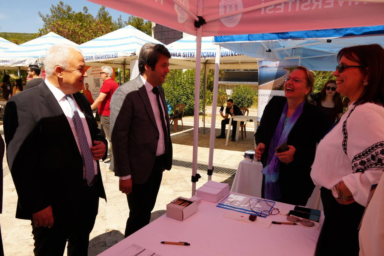 Muğla Sıtkı Koçman Üniversitesi’nde (MSKÜ) öğrenciler ile sektör temsilcilerinin bir araya geldiği “Kariyer Şenliği 2026” etkinliği düzenlendi.