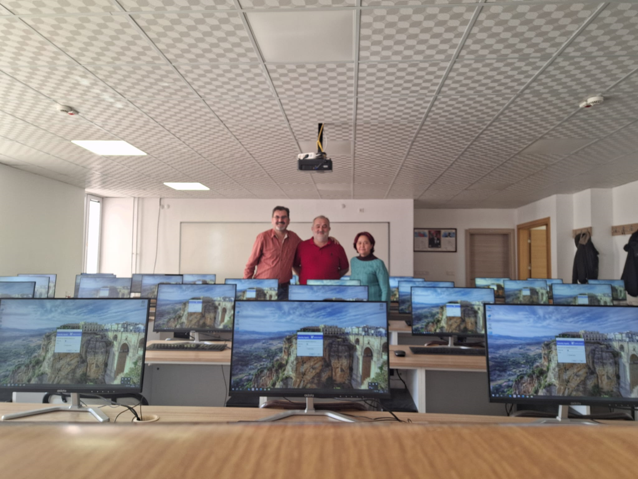 BİLGİSAYAR LABORATUVARI