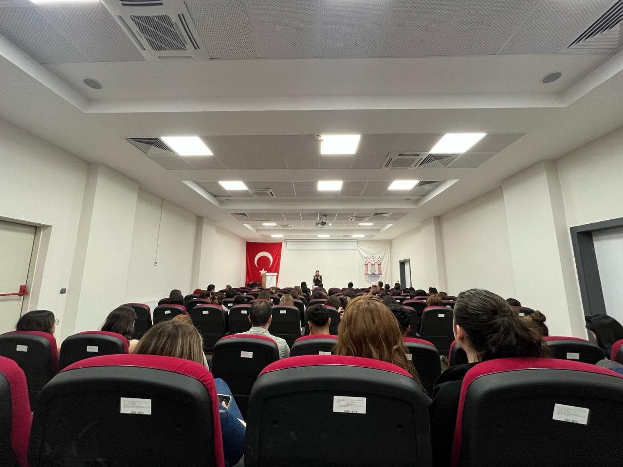 Gücünü Keşfet! Çalışma Hayatını Anlamak ve Uygulamak. İş Kanunu ve Haklar başlıklı konferans gerçekleşti.