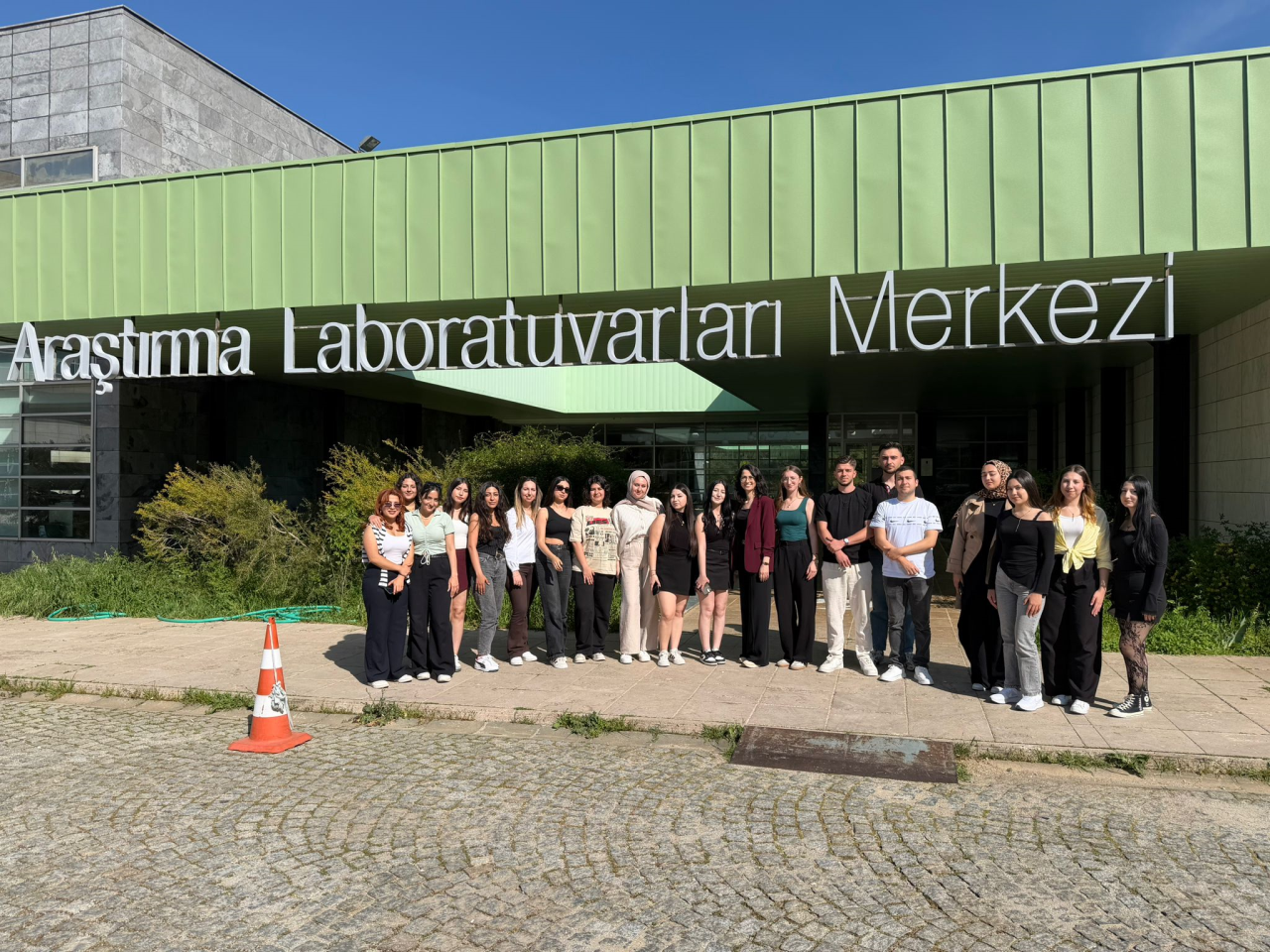 Eczane Hizmetleri Programı Öğrencileri ile Laboratuvar Etkinliği  