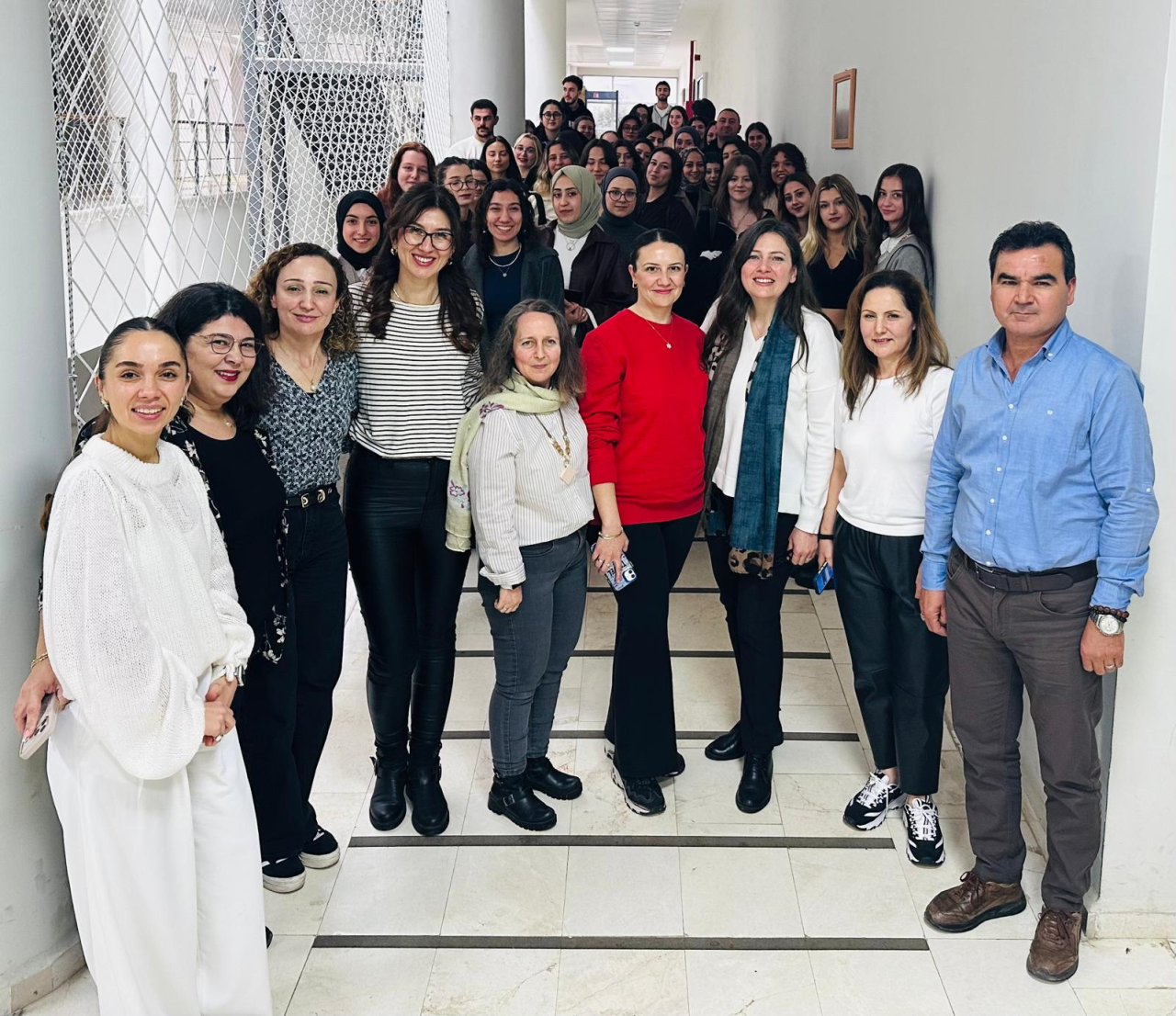 "ÜNİVERSİTE HASTANESİNDE DİYETİSYEN OLMAK". EGE ÜNİVERSİTESİ TIP FAKÜLTESİ HASTANESİ DİYETİSYENLERİ EKİP OLARAK BÖLÜMÜMÜZÜ ZİYARET EDEREK ÖĞRENCİLERİMİZLE BULUŞTULAR