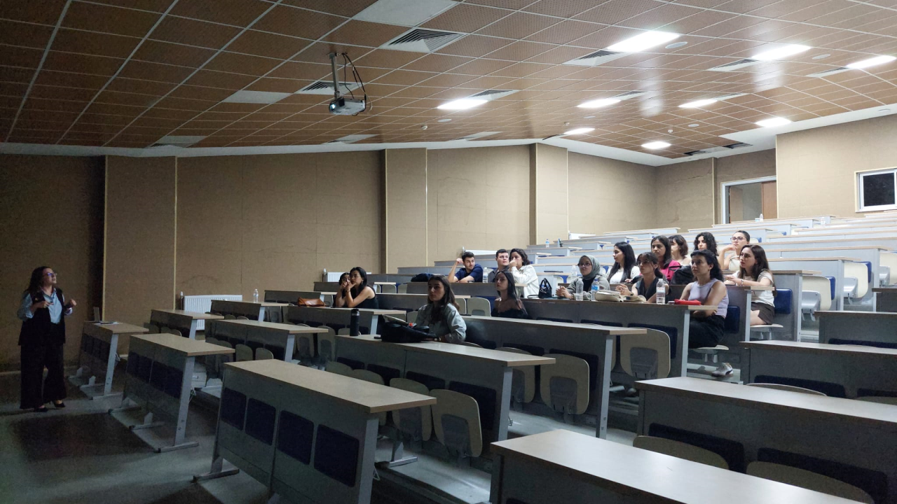 Akran Yönderliği Programı Kapsamında Yönder Öğrencilere Yönelik Eğitim Gerçekleştirildi