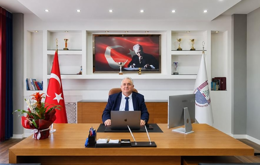 Bölümümüz Öğretim Üyesi Prof. Dr. Mehmet Gürhan KARAKAYA Fethiye Sağlık Bilimleri Fakültesi Dekanı olarak atanmıştır. 