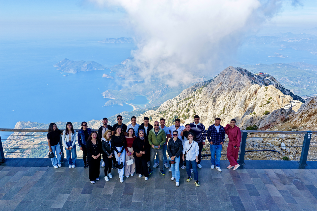 Bölümümüz 2025-2026 Eğitim-Öğretim Yılı Açılış Dersi için Babadağ Zirvedeydik.