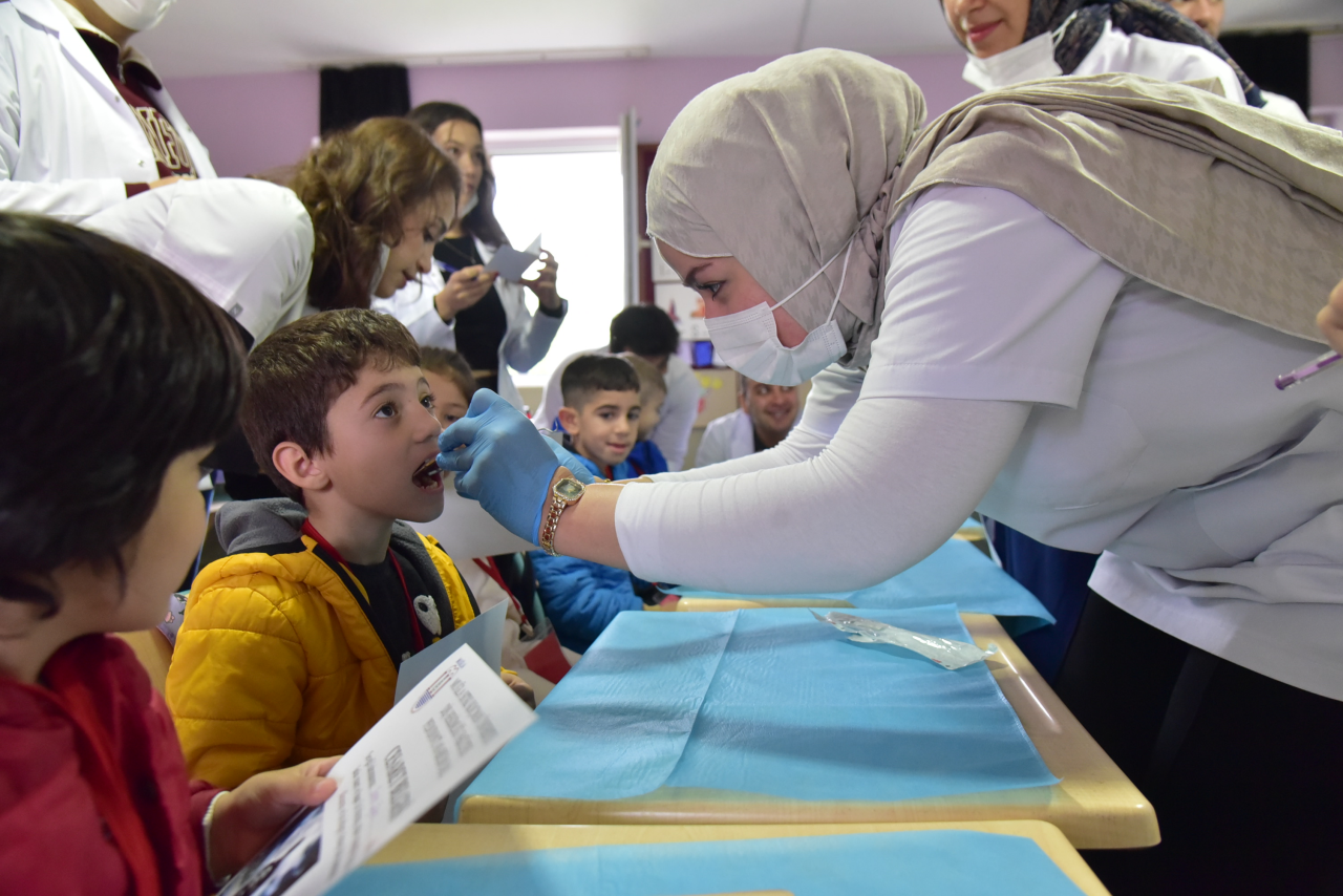 MSKÜ Toplumla Buluşmayı Sürdürüyor: Çıtlık İlkokulu’nda Kapsamlı Sağlık ve Eğitim Desteği