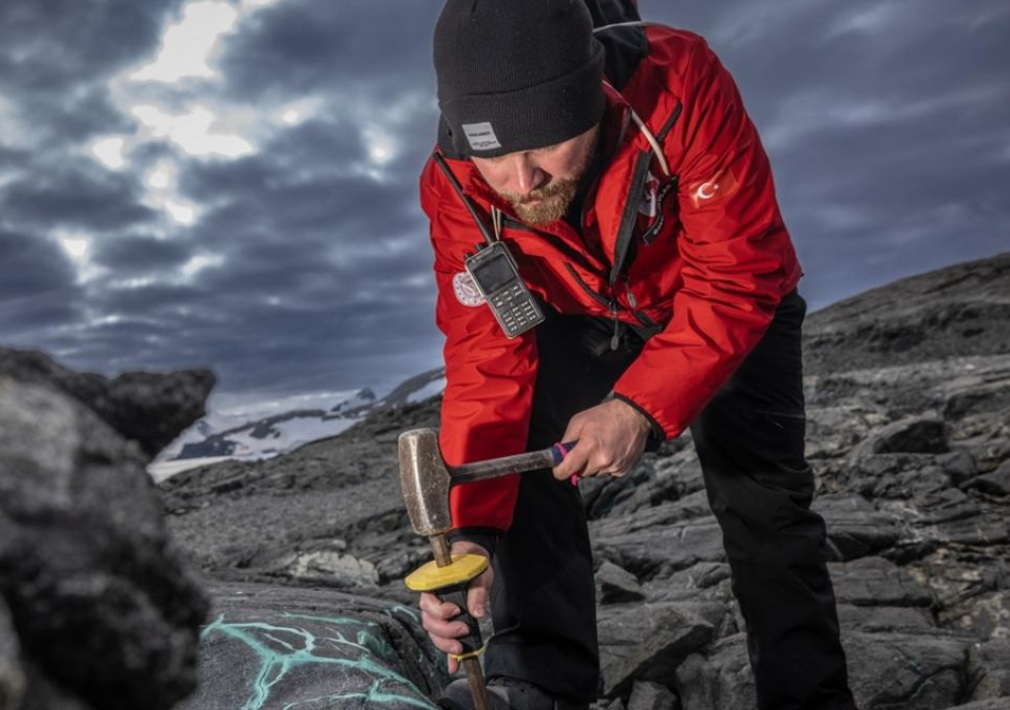 Mezunumuz Dr. Göksu Uslular, 10. Ulusal Antarktika Bilim Seferinde