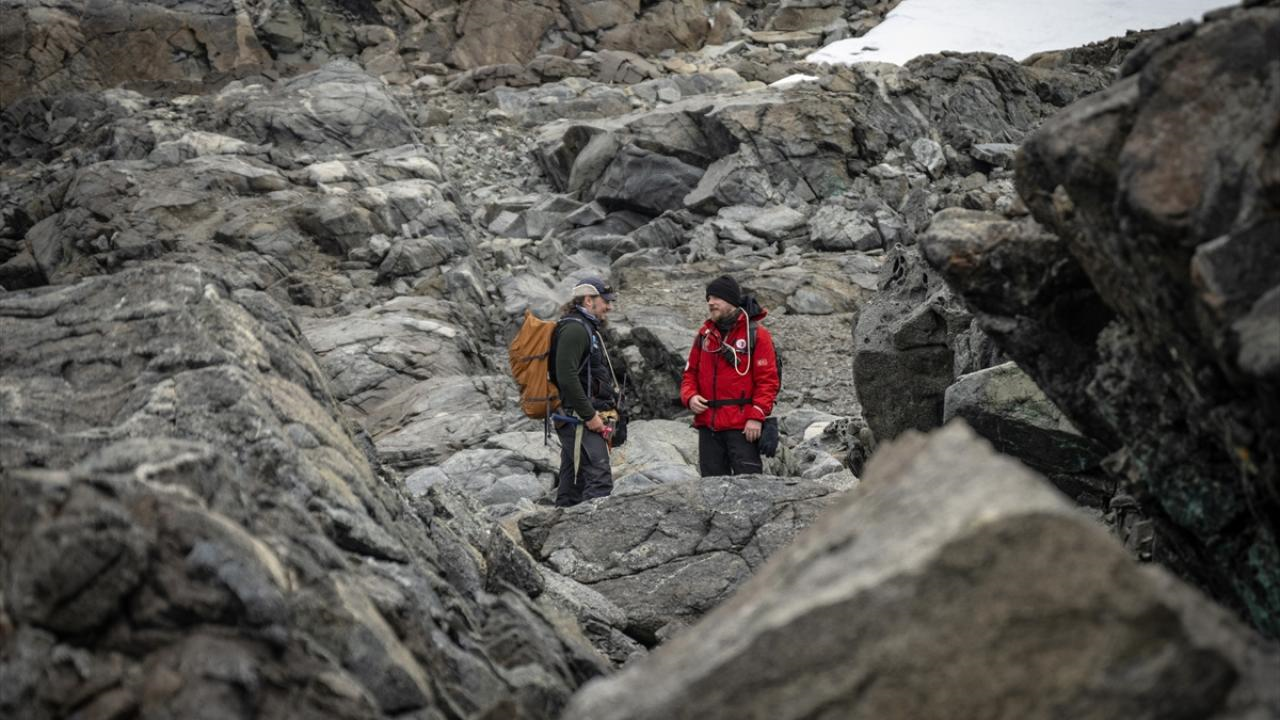 Bölümümüz Mezunu ve Eski Öğretim Elemanımız Dr. Göksu USLULAR Antarktika