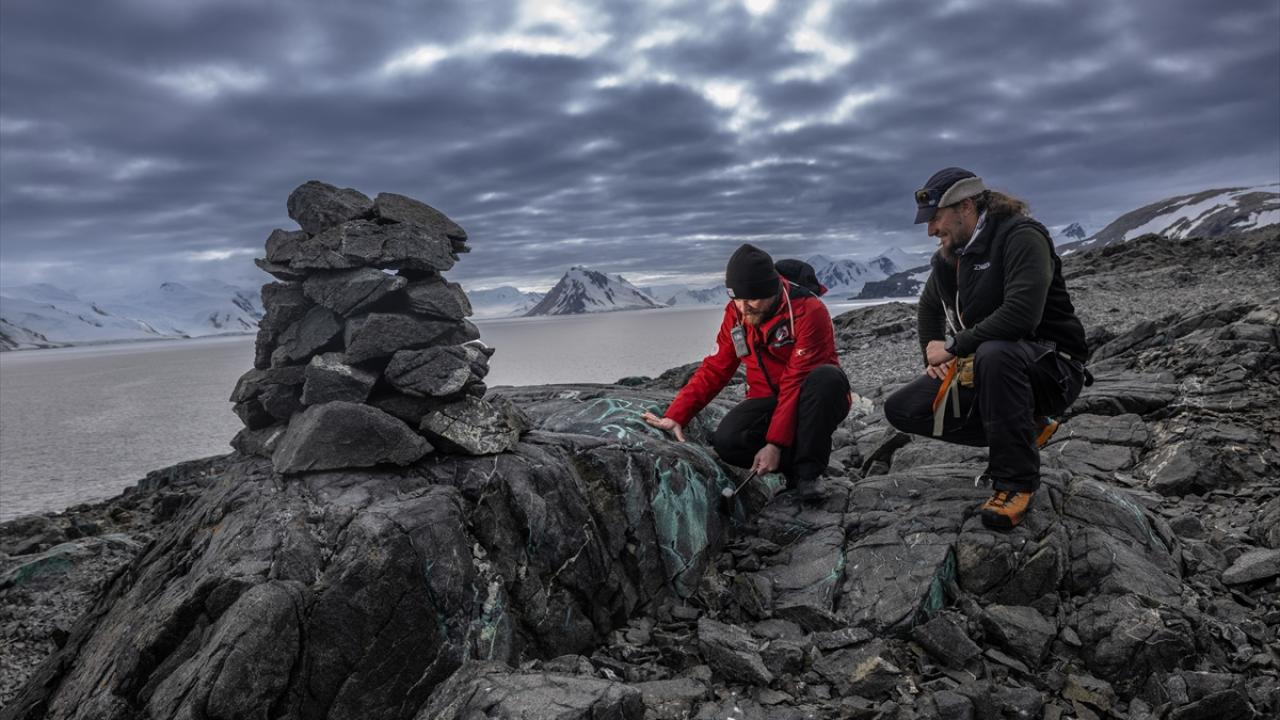Bölümümüz Mezunu ve Eski Öğretim Elemanımız Dr. Göksu USLULAR Antarktika