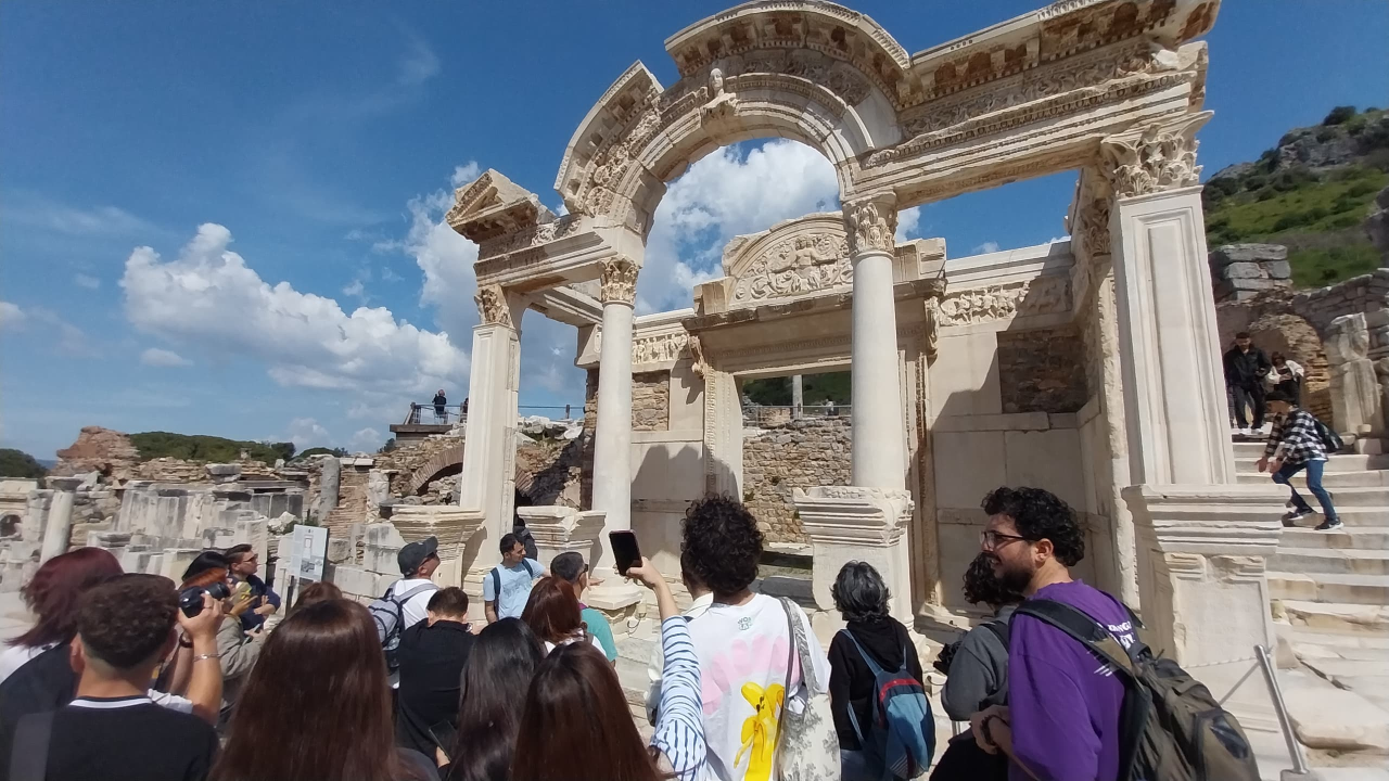 Turist Rehberliği Öğrencilerimizin Efes Antik Kenti Ziyareti