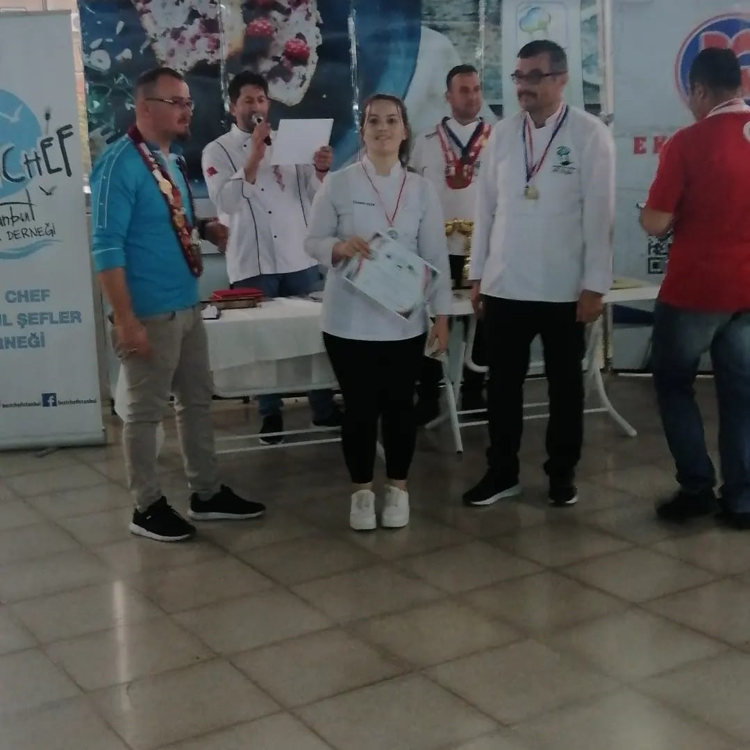 Aşçılık Öğrencilerimiz Şef Mavi Gastro Fethiye Uluslararsı Yemek Yarışmasından Madalyalarla Döndü.