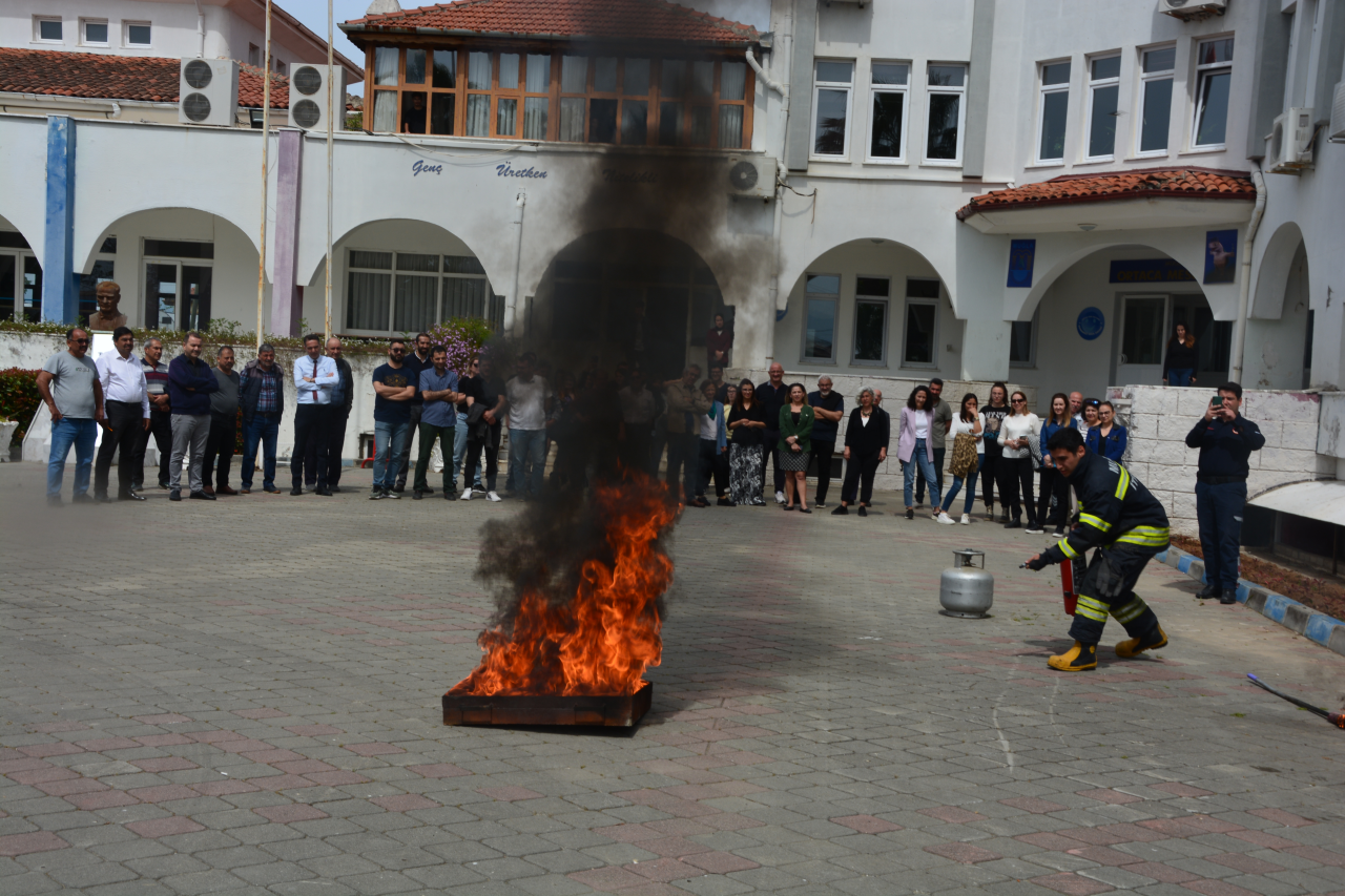 "Temel Yangın Eğitimi" konulu Seminer ve Yangın Söndürme Tatbikatı