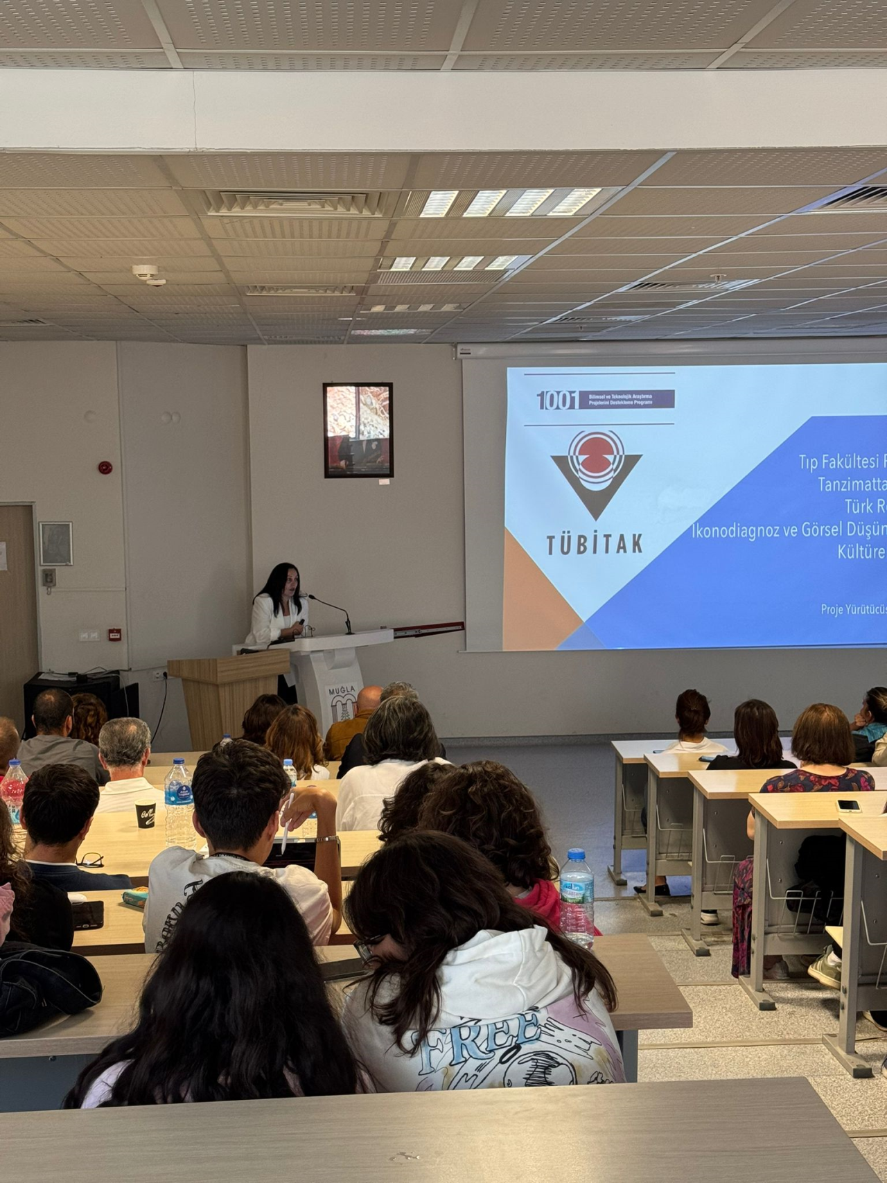 Muğla Sıtkı Koçman Üniversitesi’nde yürütülen “Tıp Fakültesi Perspektifinden Tanzimattan Cumhuriyete Türk Resim Sanatında İkonodiagnoz ve Görsel Düşünme Stratejileri: Kültürel Mirasın İzinde” başlıklı, Cumhuriyetin 100. Yılı Özel Çağrısı TÜBİTAK-1001 (323K253) numaralı projenin kapanış toplantısı 01 Ekim 2025 tarihinde gerçekleştirildi.