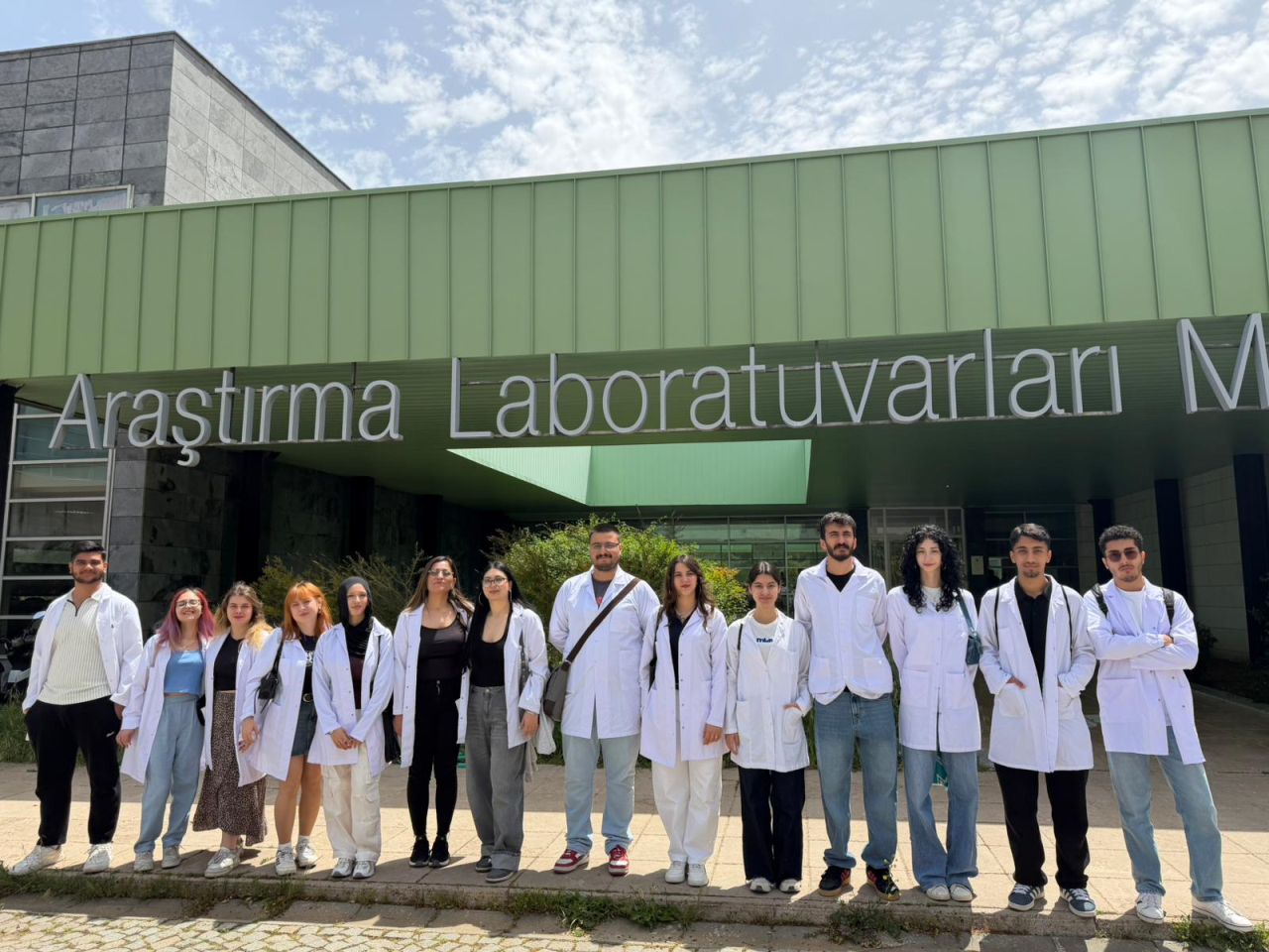 Kimya ve Kozmetik Teknolojisi Programı Öğrencilerinden Araştırma Laboratuvar Merkezlerine (ALM) Ziyaret