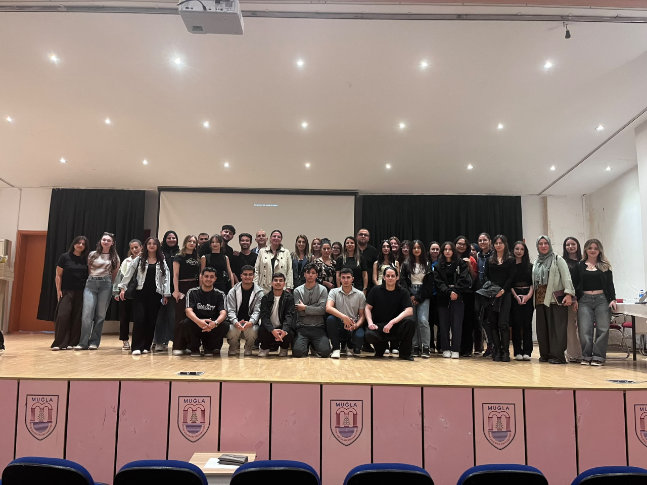 Kimya Teknolojisi ve Kozmetik Teknolojisi Programlarına yeni yerleşen öğrenciler için Oryantasyon Programı gerçekleştirildi.