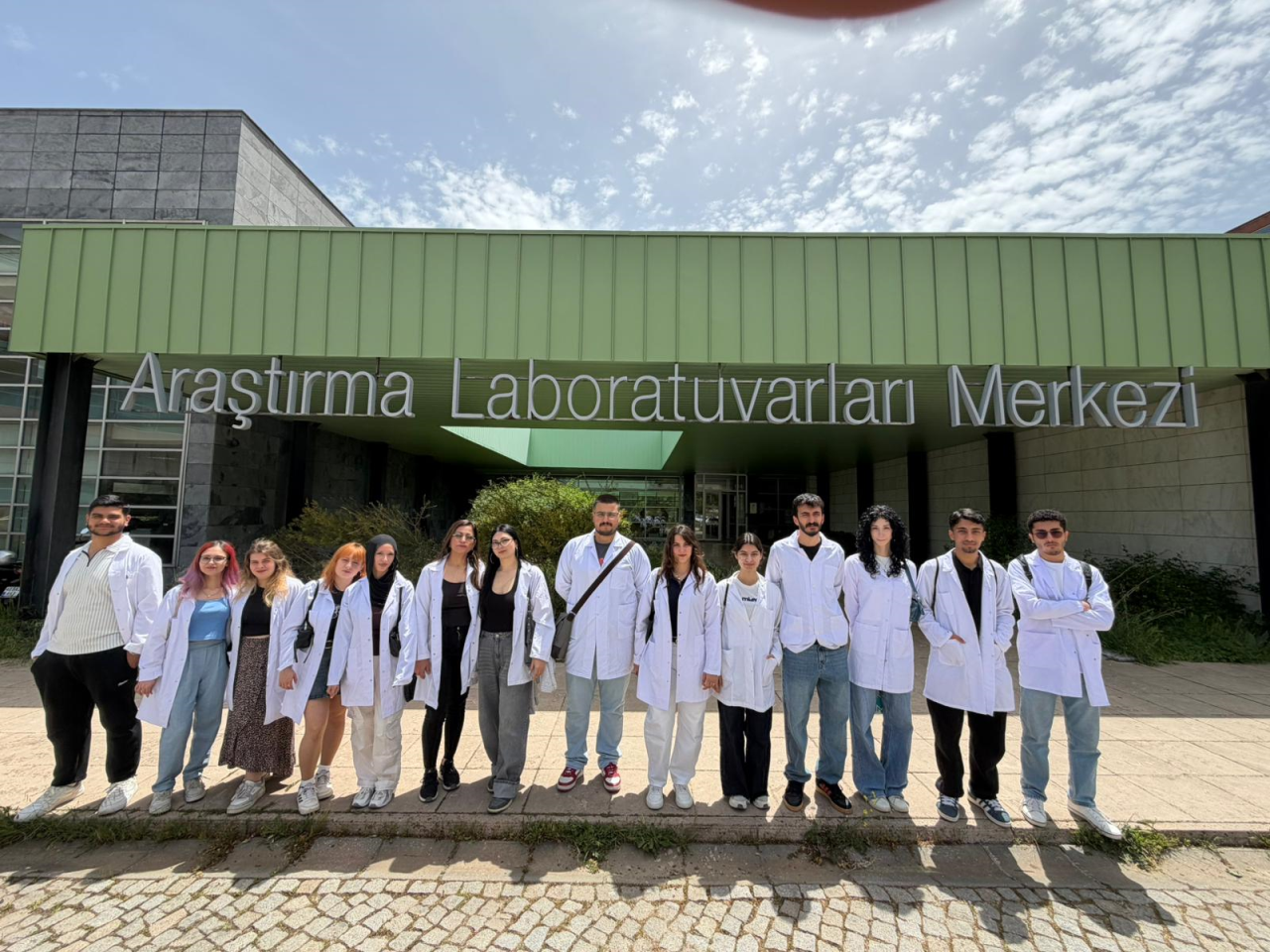 Kimya ve Kozmetik Teknolojisi Programı Öğrencilerinden Araştırma Laboratuvar Merkezlerine (ALM) Ziyaret
