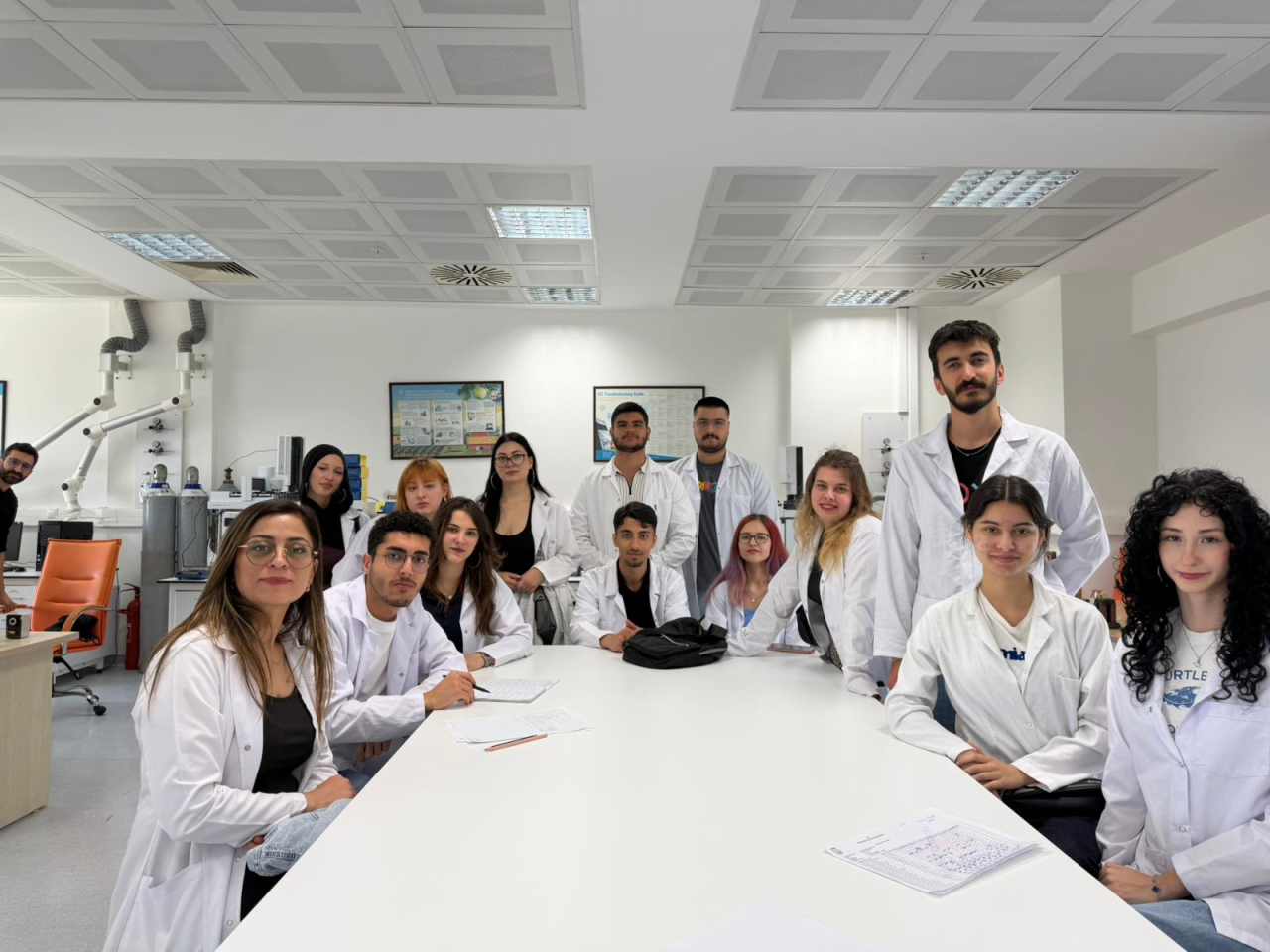 Kimya ve Kozmetik Teknolojisi Programı Öğrencilerinden Araştırma Laboratuvar Merkezlerine (ALM) Ziyaret