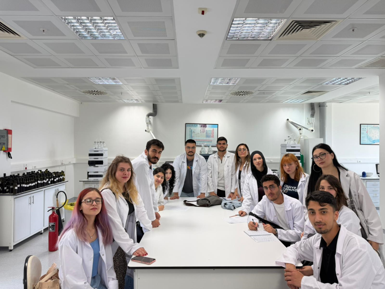 Kimya ve Kozmetik Teknolojisi Programı Öğrencilerinden Araştırma Laboratuvar Merkezlerine (ALM) Ziyaret