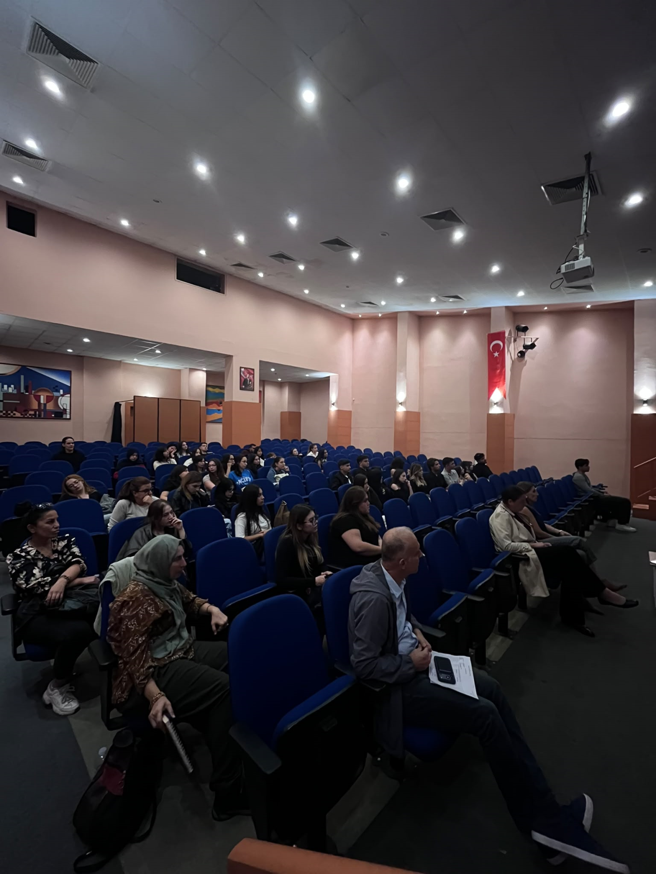 Kimya Teknolojisi ve Kozmetik Teknolojisi Programlarına yeni yerleşen öğrenciler için Oryantasyon Programı gerçekleştirildi.