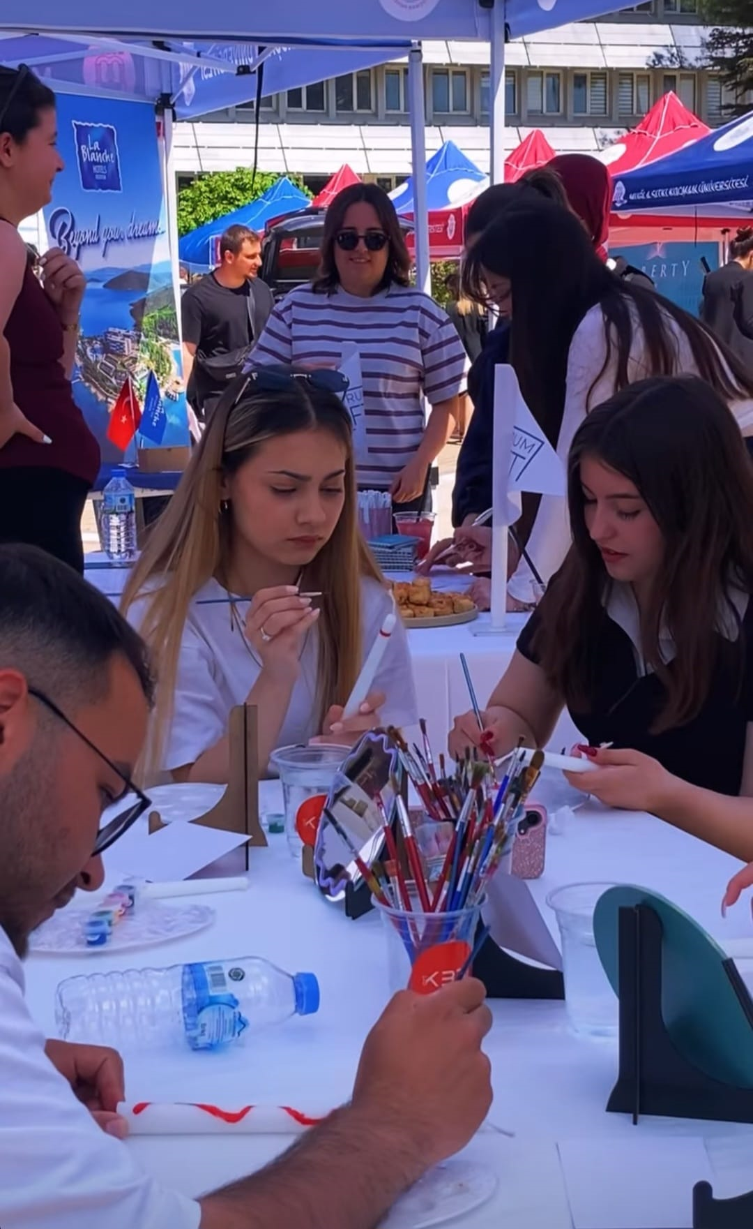 Kozmetik Teknolojisi Programı Öğrencileri Kariyer Şenliği Etkinliğine Katıldı
