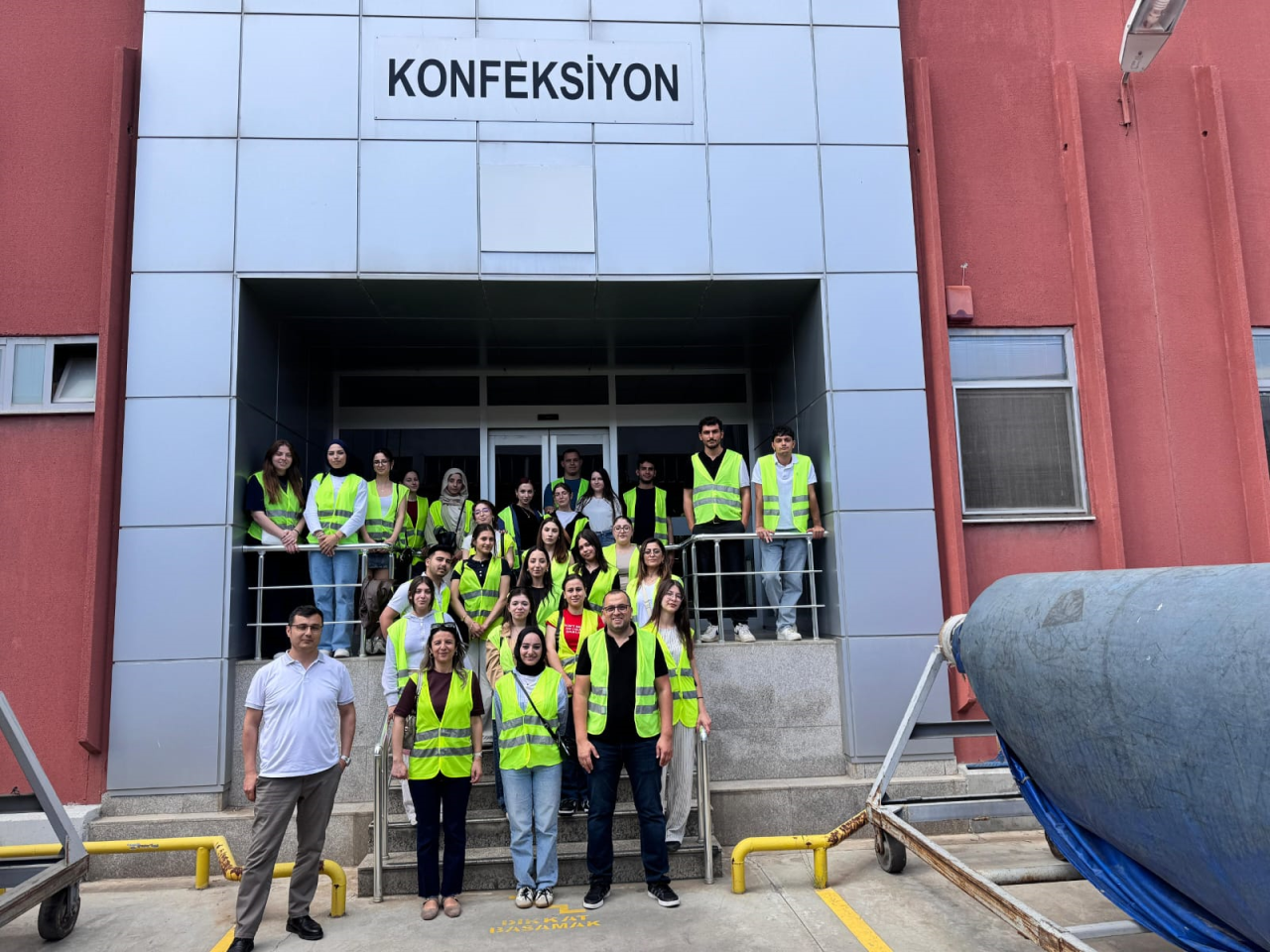 Muğla MYO Kimya ve Kozmetik Teknolojisi Programları Öğrencilerinden Menderes Tekstil’e Teknik Gezi