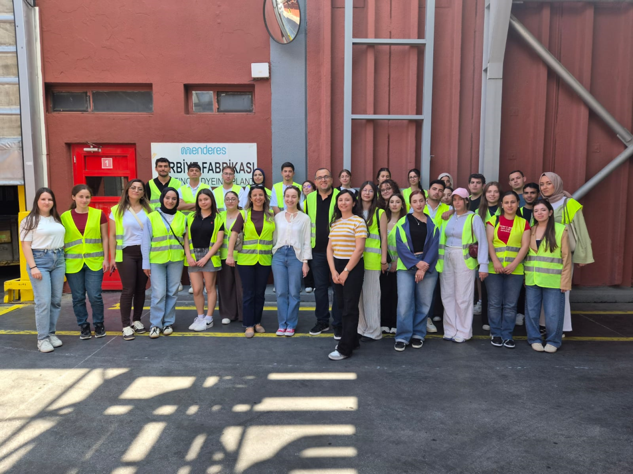 Muğla MYO Kimya ve Kozmetik Teknolojisi Programları Öğrencilerinden Menderes Tekstil’e Teknik Gezi