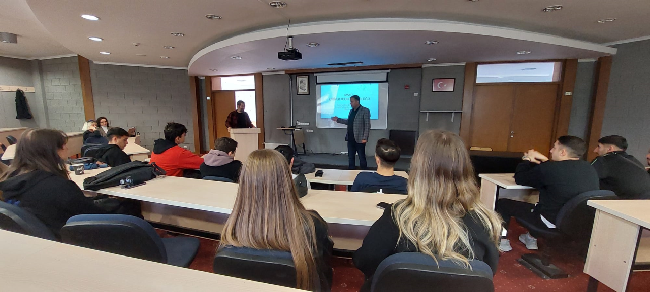 Rekreasyon Bölümü 1. Sınıf Öğrencilerine yönelik "Kariyer Koordinatörlüğü", "İŞKUR Kampüs", "Erasmus+ Öğrenci Öğrenim Hareketliliği", "TÜBİTAK 2209-A Öğrenci Projesi" tanıtım programı gerçekleştirilmiştir.