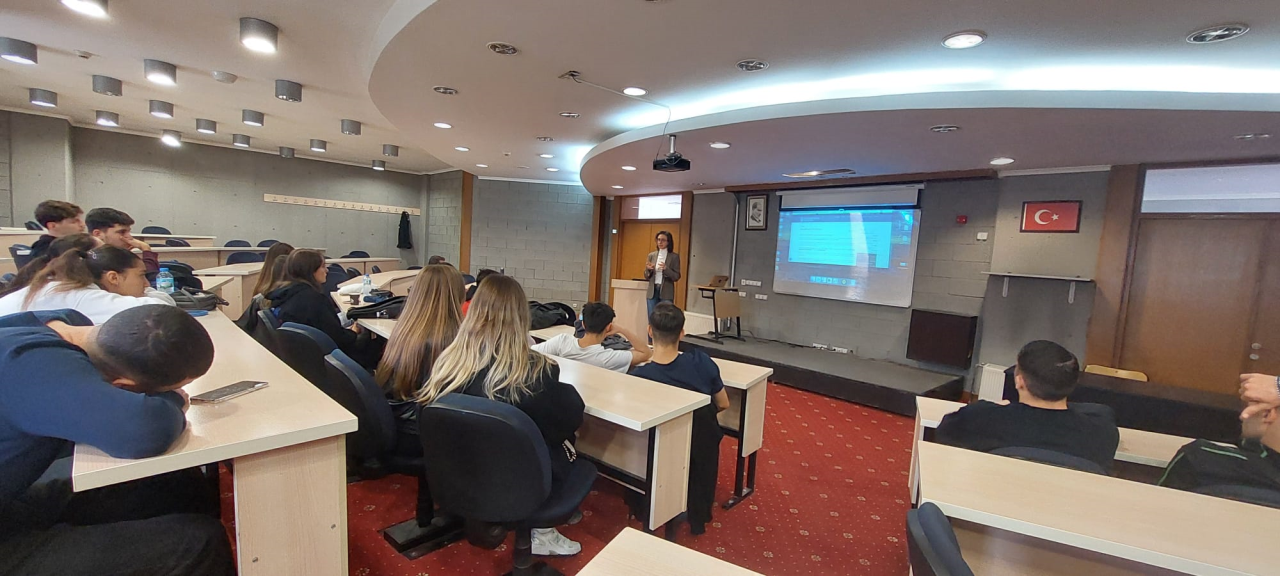 Rekreasyon Bölümü 1. Sınıf Öğrencilerine yönelik "Kariyer Koordinatörlüğü", "İŞKUR Kampüs", "Erasmus+ Öğrenci Öğrenim Hareketliliği", "TÜBİTAK 2209-A Öğrenci Projesi" tanıtım programı gerçekleştirilmiştir.