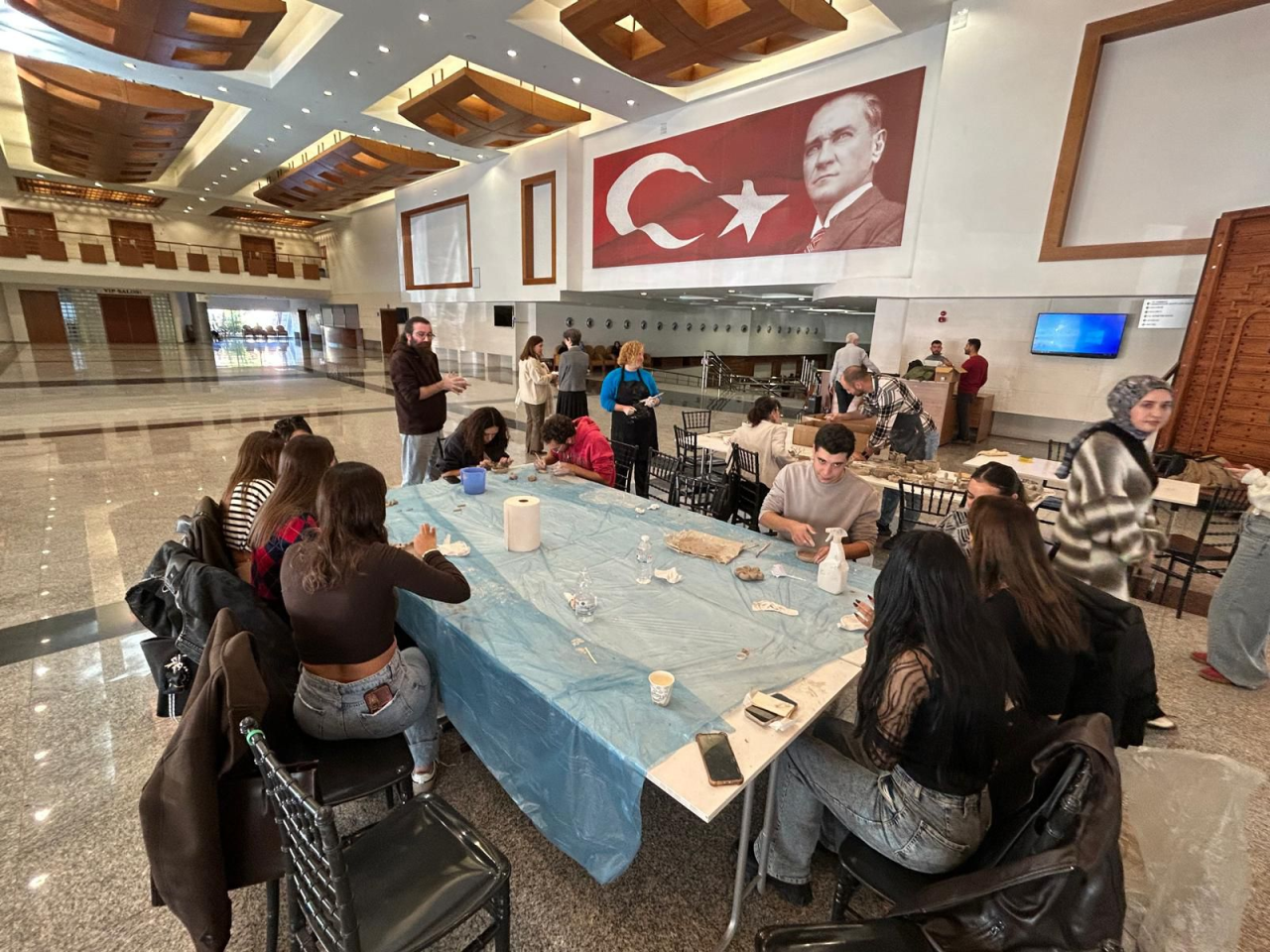 “DENGE Belgeseli ile Sürdürülebilir Yaşam Günü” kapsamında Seramik Atölyesi Düzenlendi