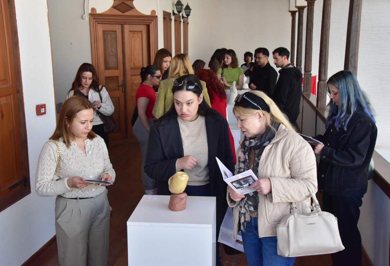 “Akrom” Sergisi Bilim ve Sanat Evi’nde Açıldı