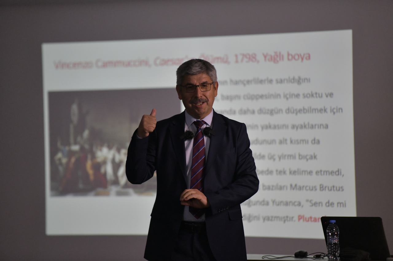 Sayın Rektörümüz Prof. Dr. Turhan Kaçar’ın “Görsel Tarih: Sanatçı Burada Ne Anlatıyor” başlıklı konferansı gerçekleşmiştir.