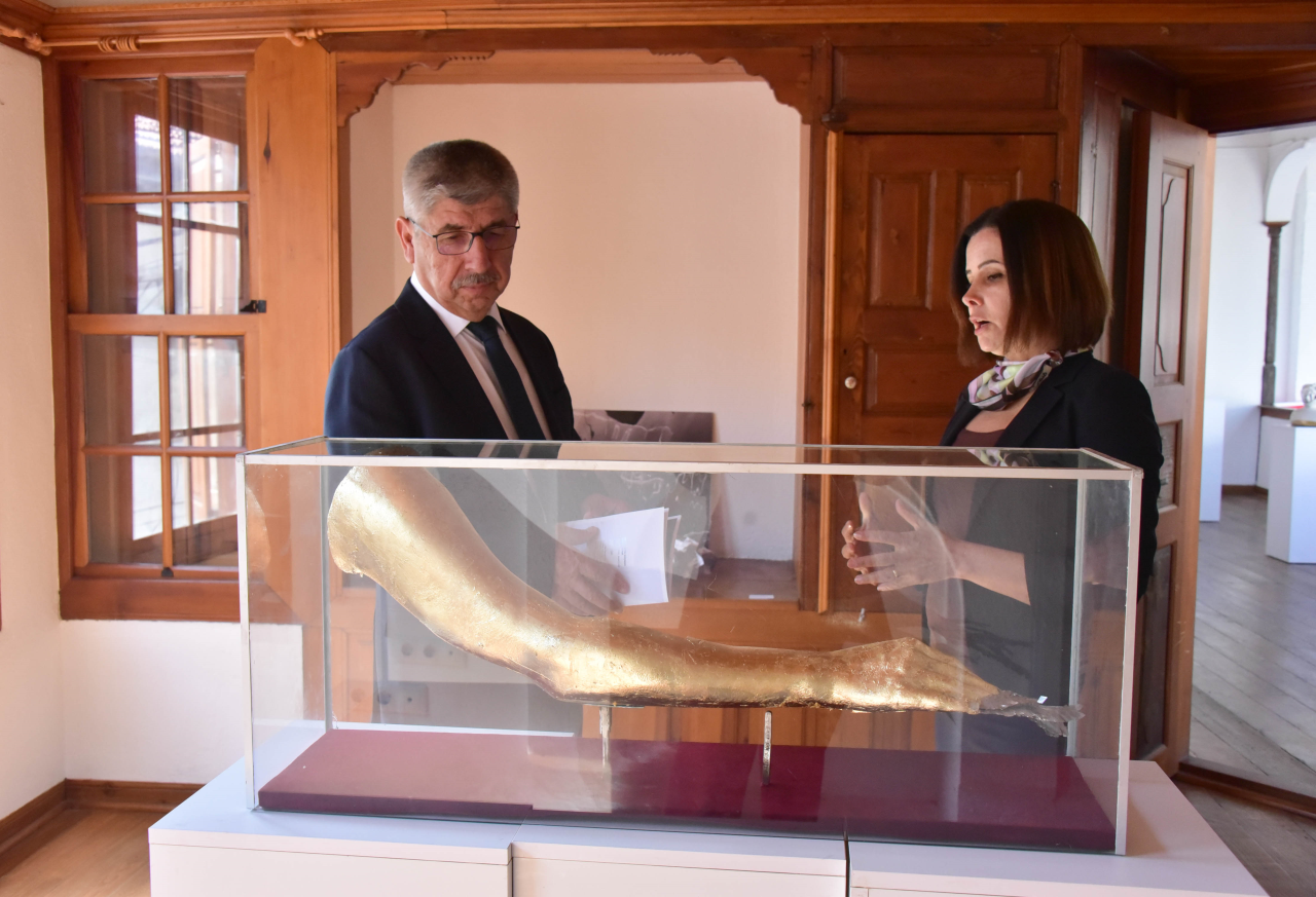 “Akrom” Sergisi Bilim ve Sanat Evi’nde Açıldı