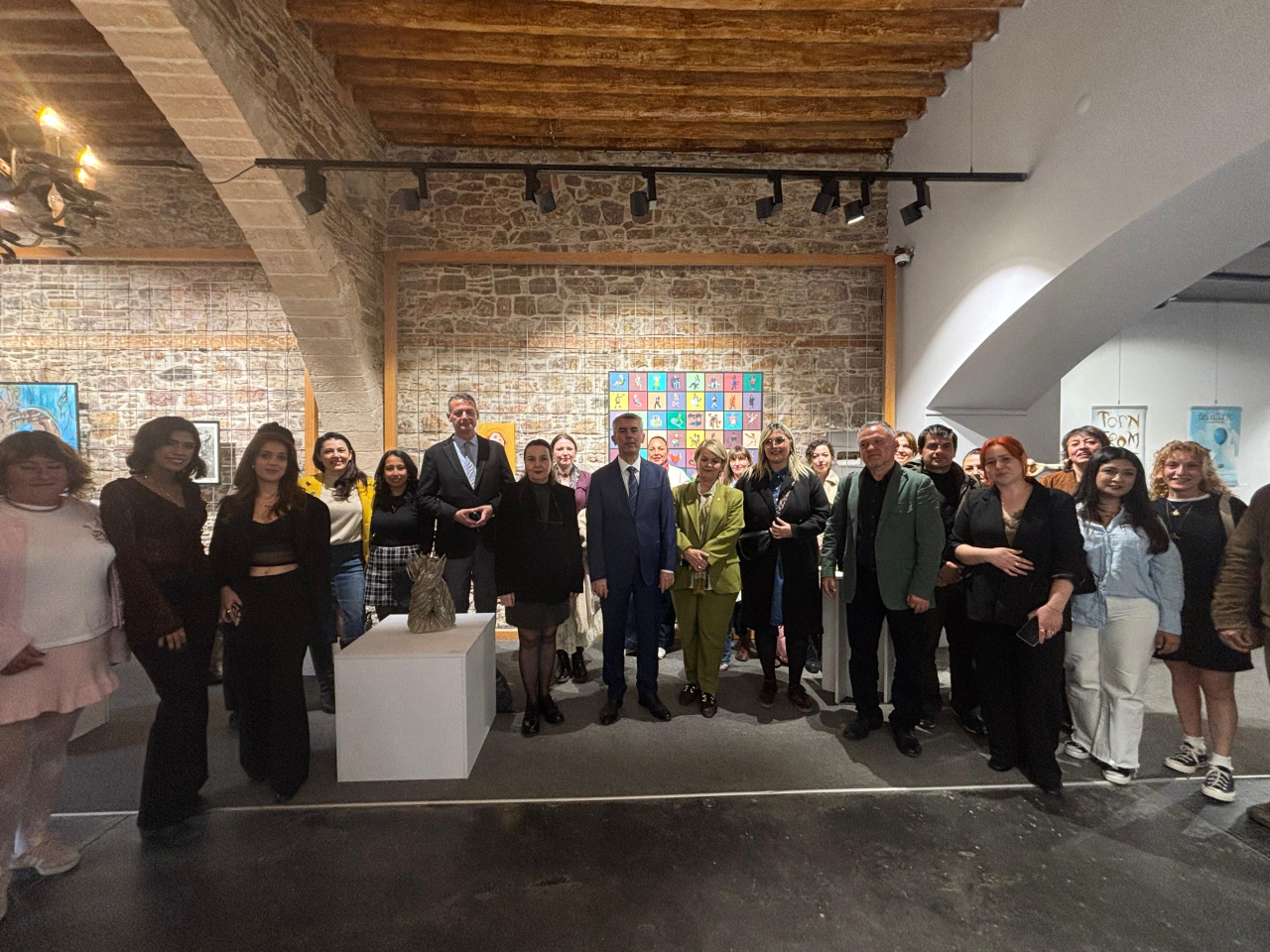 Dünya Sanat Günü İki Sergiyle Kutlandı