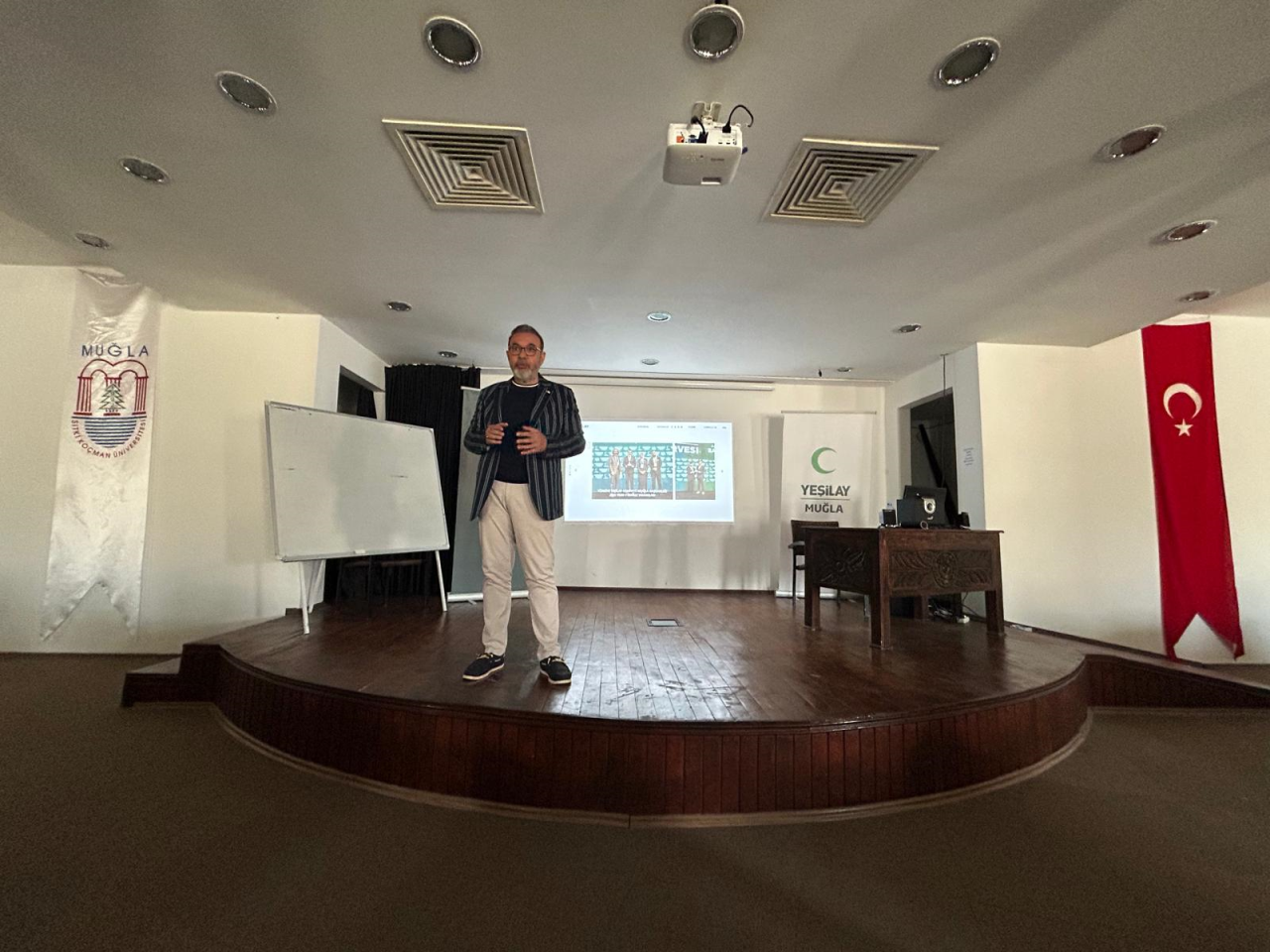 Yeşilay Muğla İl Başkanı Sayın Abdullah Şenol Şengür’ün Katılımıyla Teknoloji Bağımlılığı Semineri Gerçekleştirildi
