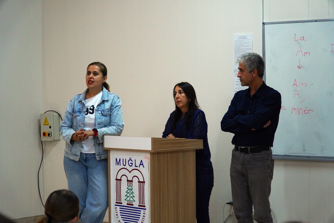 İzmir Seyrek Villakent Anadolu Lisesi öğretmen ve öğrencileri Yüksekokulumuzu ziyaret etti