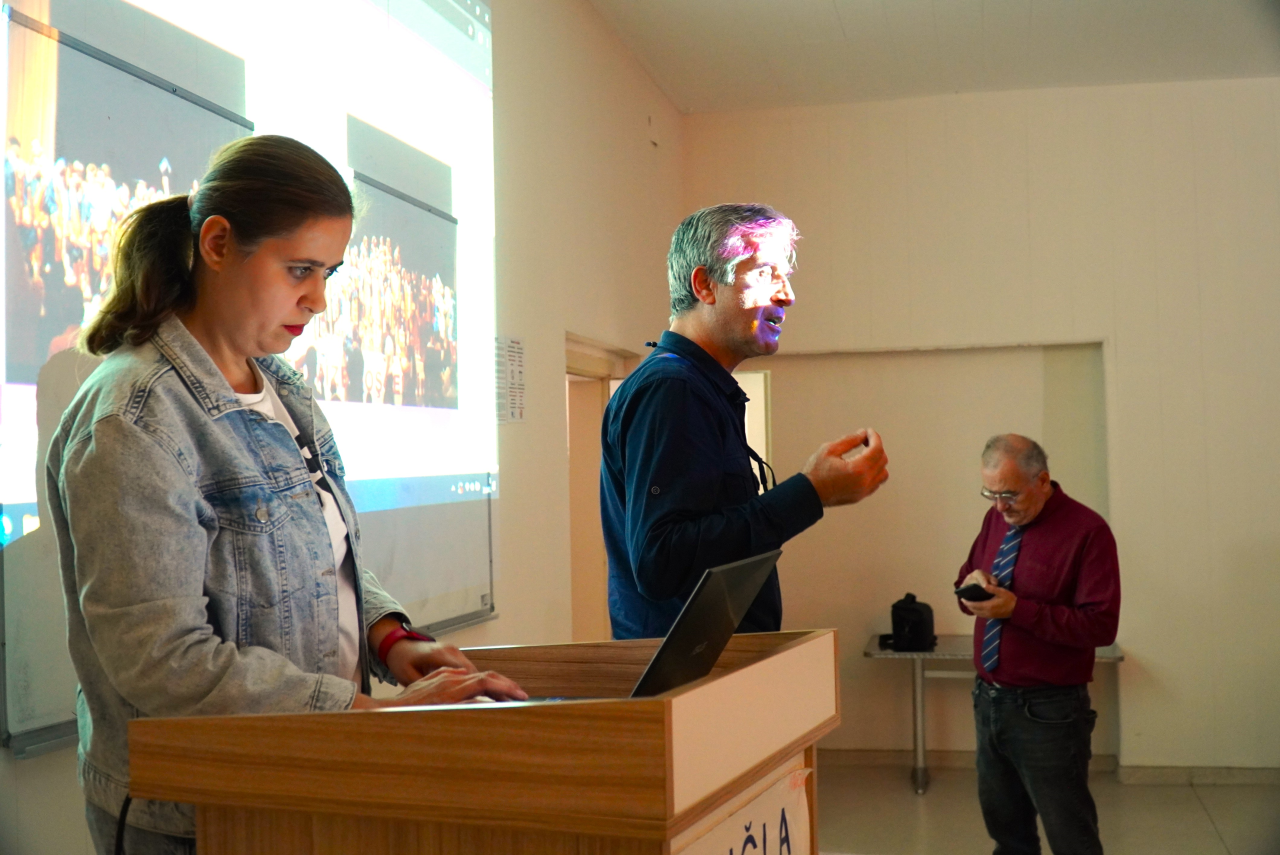 İzmir Seyrek Villakent Anadolu Lisesi öğretmen ve öğrencileri Yüksekokulumuzu ziyaret etti