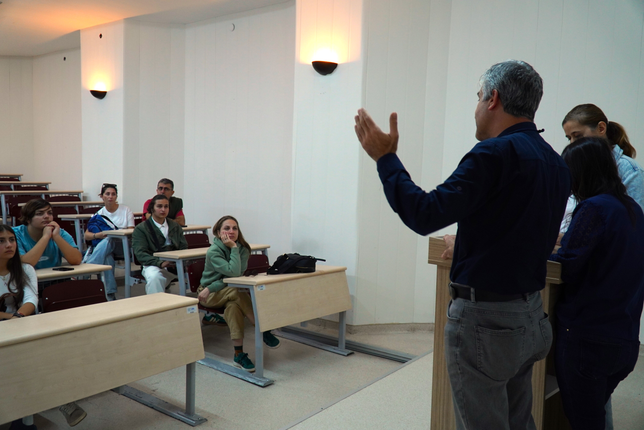 İzmir Seyrek Villakent Anadolu Lisesi öğretmen ve öğrencileri Yüksekokulumuzu ziyaret etti