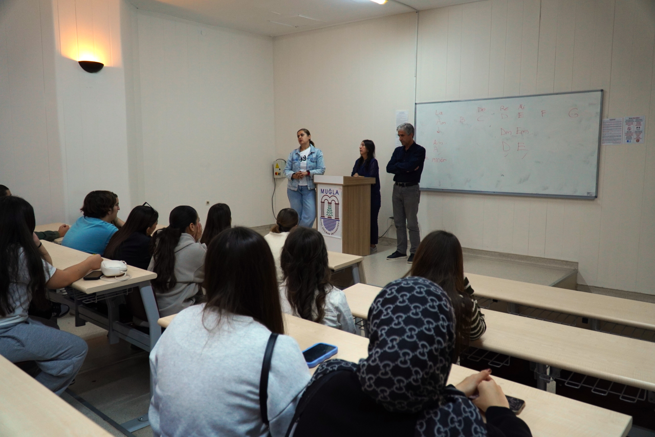 İzmir Seyrek Villakent Anadolu Lisesi öğretmen ve öğrencileri Yüksekokulumuzu ziyaret etti