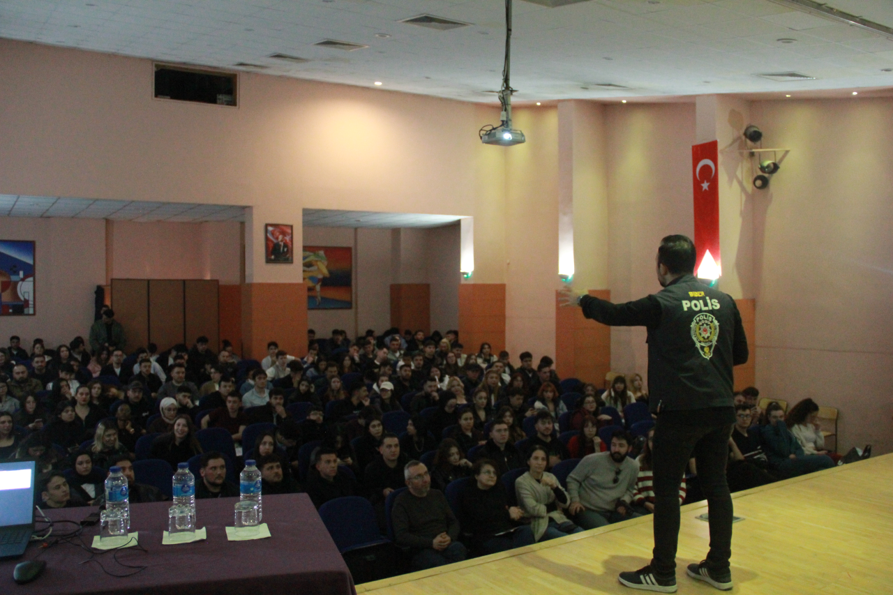 Dijital Tehditlere Karşı Bilinç: SİBERAY Semineri