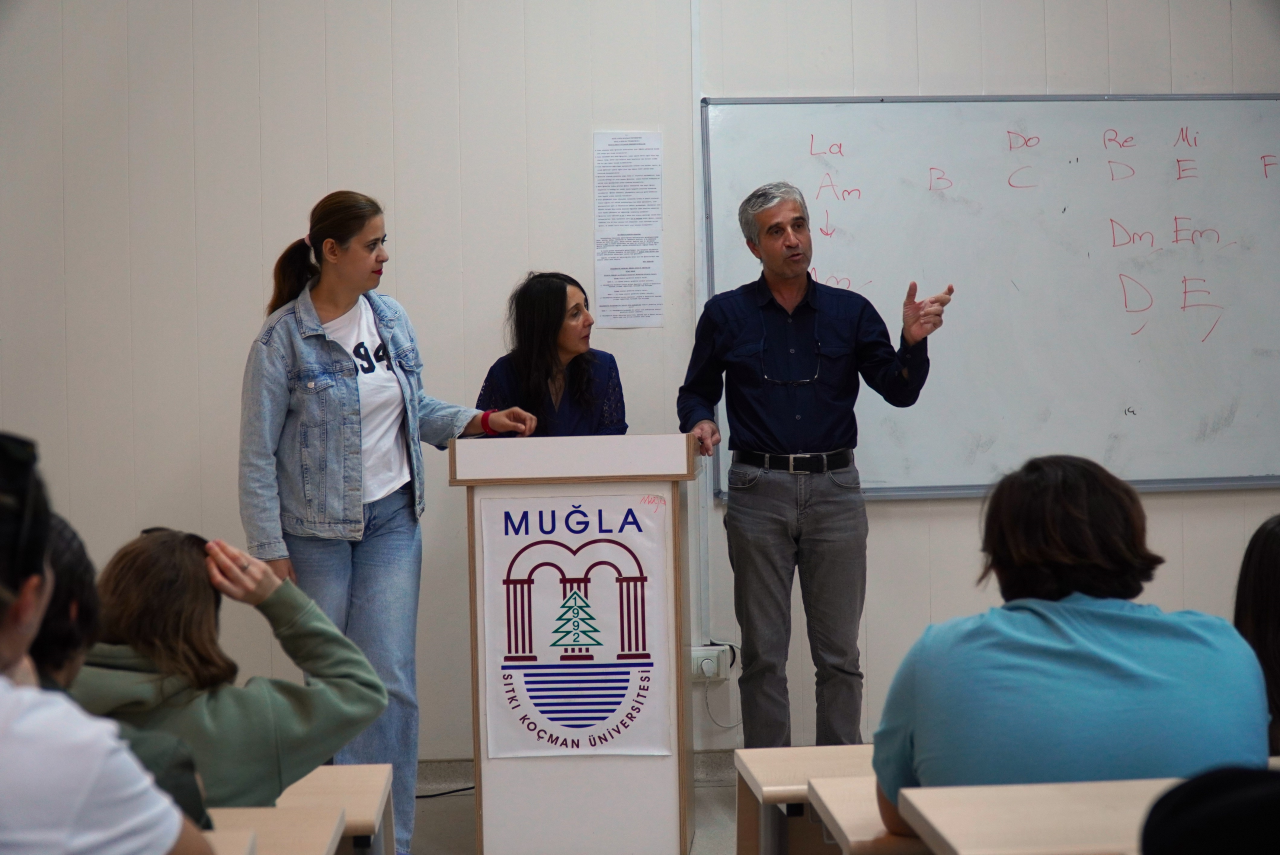 İzmir Seyrek Villakent Anadolu Lisesi öğretmen ve öğrencileri Yüksekokulumuzu ziyaret etti