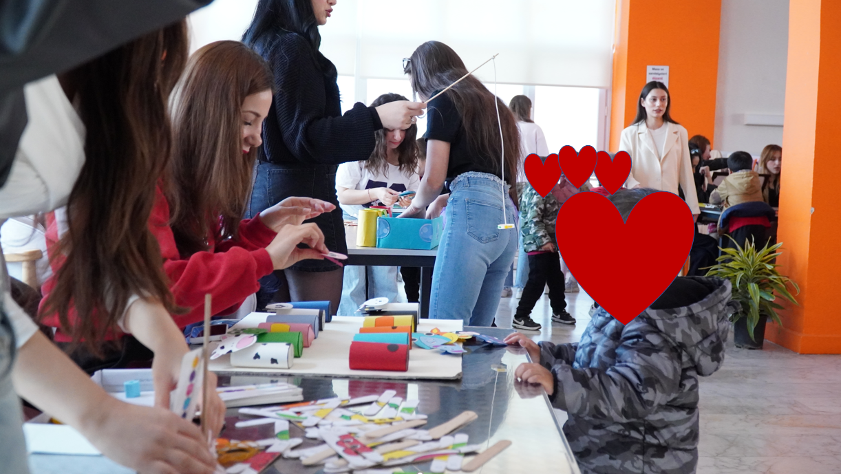 Minik Ellere Eğitim Dokunuşu: Yüksekokulumuzda Renkli Etkinlik