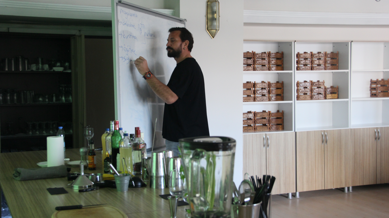 Mixoloji Dünyasına Lezzetli Bir Adım