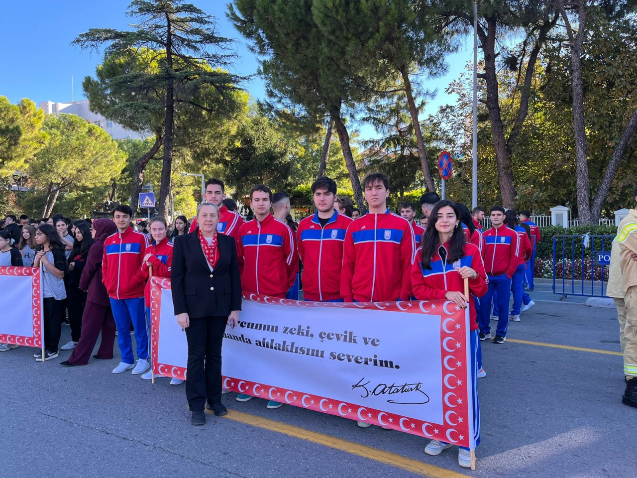 Spor Bilimleri Fakültesi Öğrencileri 29 Ekim Cumhuriyet Bayramı Coşkusuna Ortak Oldu