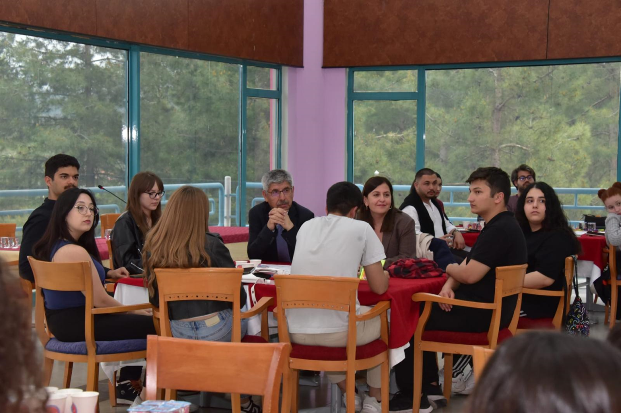 MSKÜ Öğrenci Çalıştayında Bölümümüzü Eda Alim ve Edip Gülgen Temsil Etti