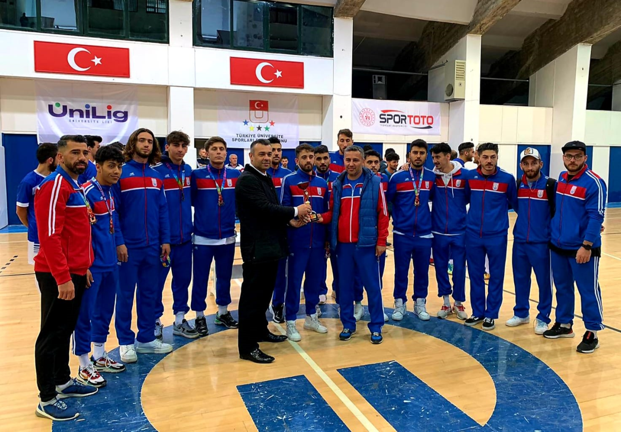 MSKÜ Erkek Futsal Takımı Süper Lig’den Üçüncülük Kupası ile Döndü