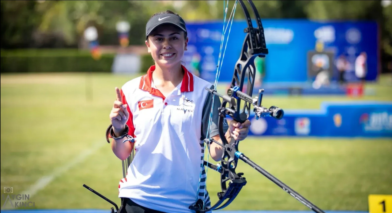 Spor Yöneticiliği Bölümü Öğrencimiz Milli Okçu Hazal Burun Avrupa Şampiyonu Oldu