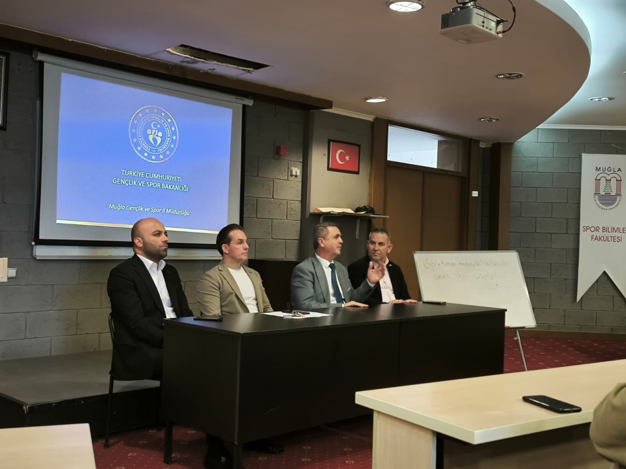 Bölümümüz Spor Yönetimi Uygulaması Toplantısı ve 2026 Gençlik Yılı etkinlikleri çerçevesinde Kariyer Günü söyleşisi Spor Bilimleri Fakültesi Amfisi’nde Gerçekleşti