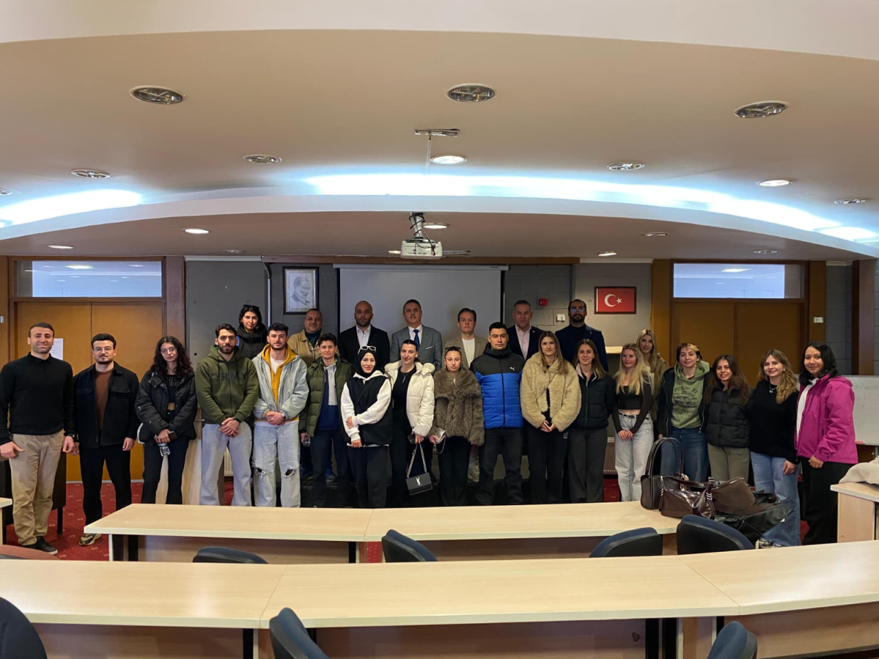 Bölümümüz Spor Yönetimi Uygulaması Toplantısı ve 2026 Gençlik Yılı etkinlikleri çerçevesinde Kariyer Günü söyleşisi Spor Bilimleri Fakültesi Amfisi’nde Gerçekleşti